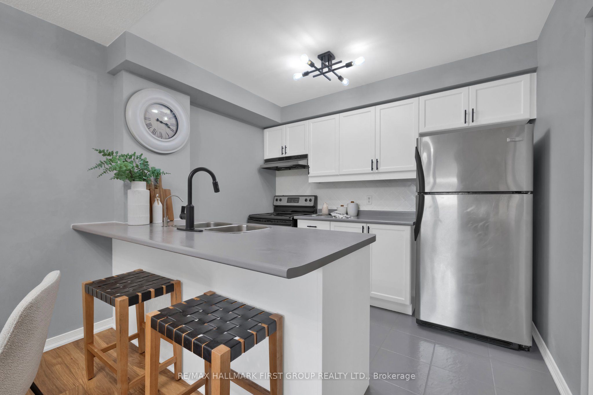 #109 - 120 Aspen Springs Drive Property Photo 4