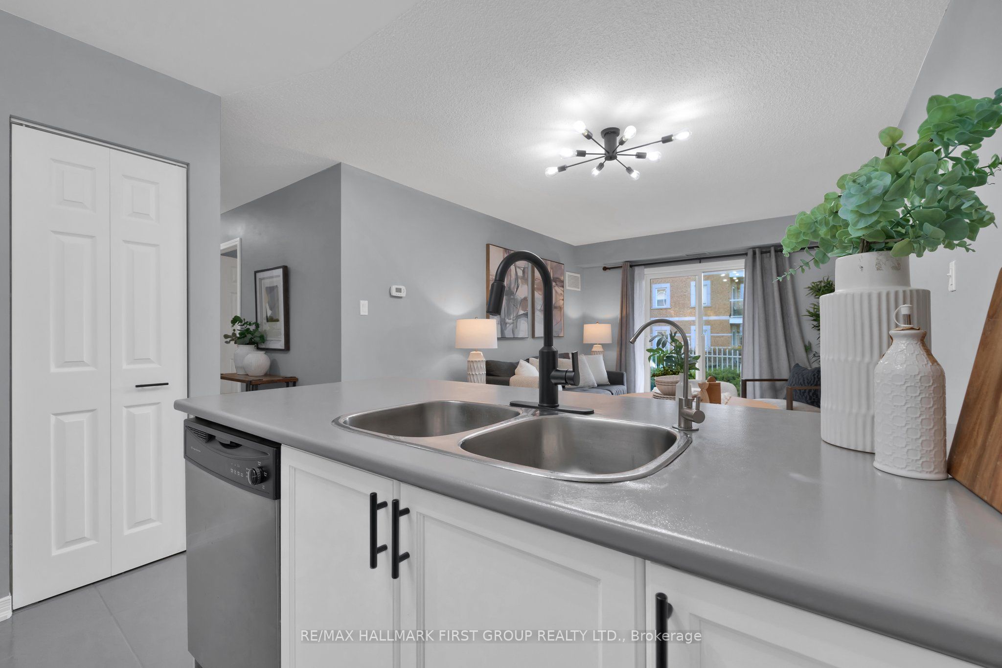 #109 - 120 Aspen Springs Drive Property Photo 6