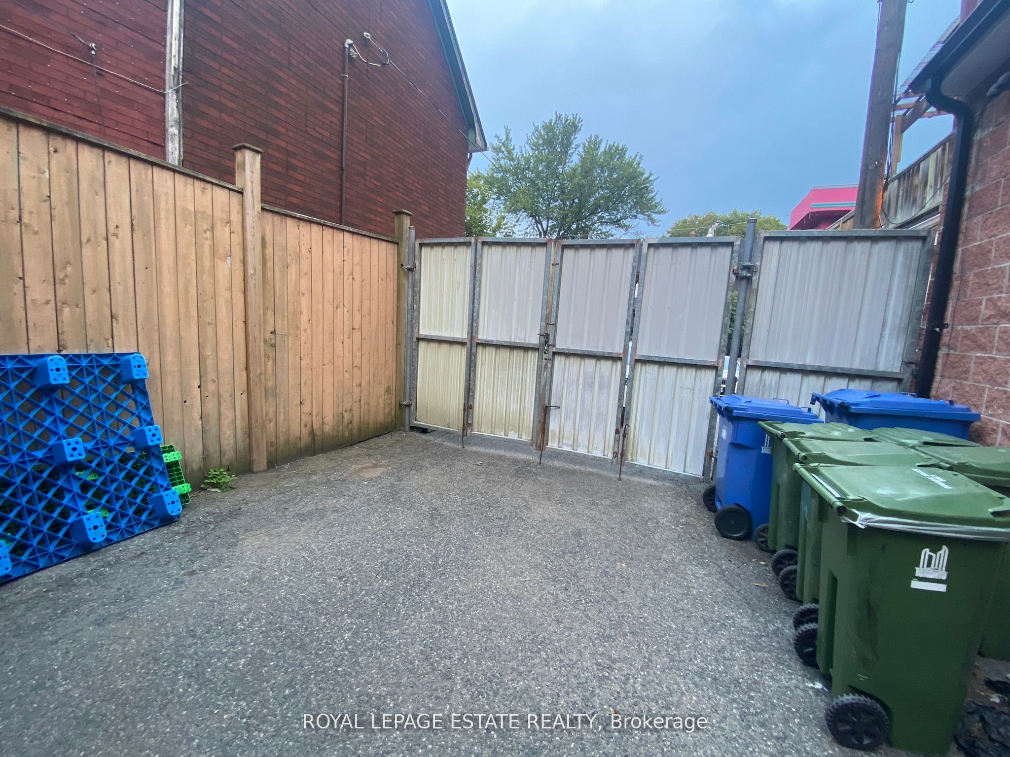 1449 Gerrard Street Property Photo 12