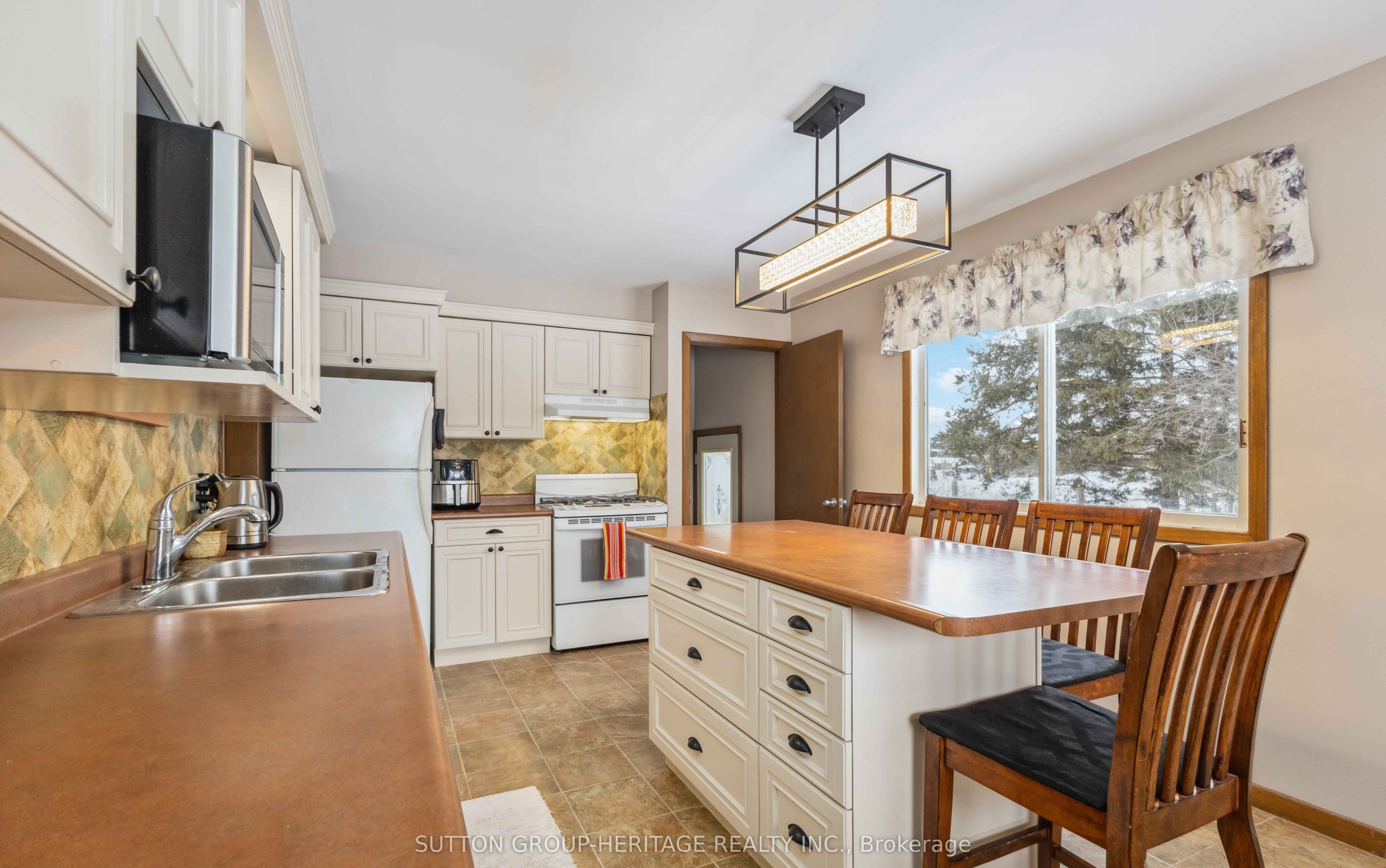 5045 Simcoe Street Property Photo 10