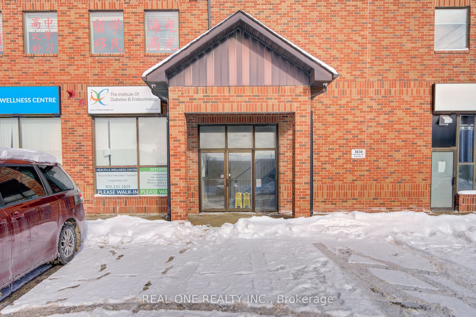 #206 - 3838 Midland Avenue Property Photo 4