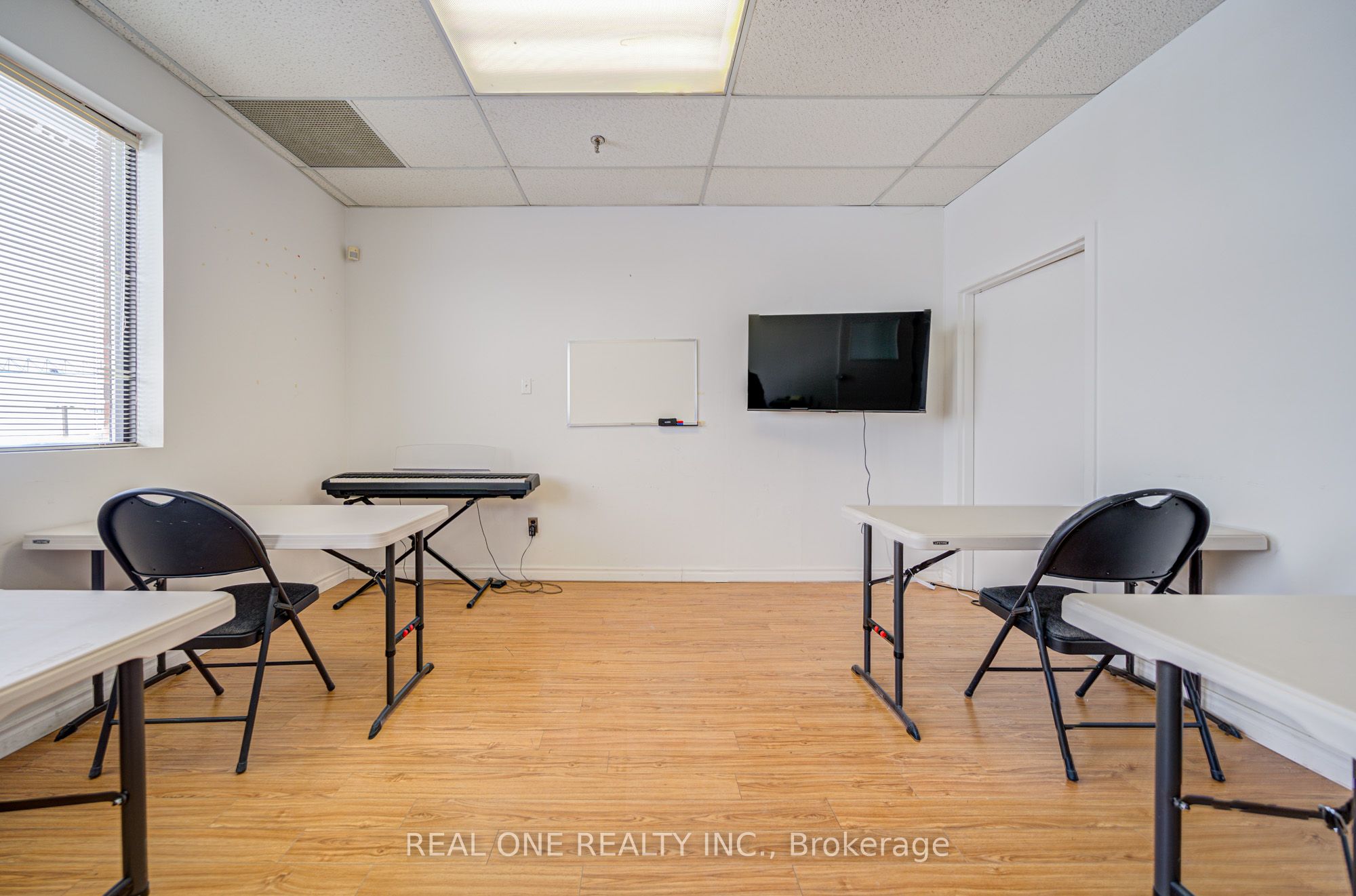 #206 - 3838 Midland Avenue Property Photo 6