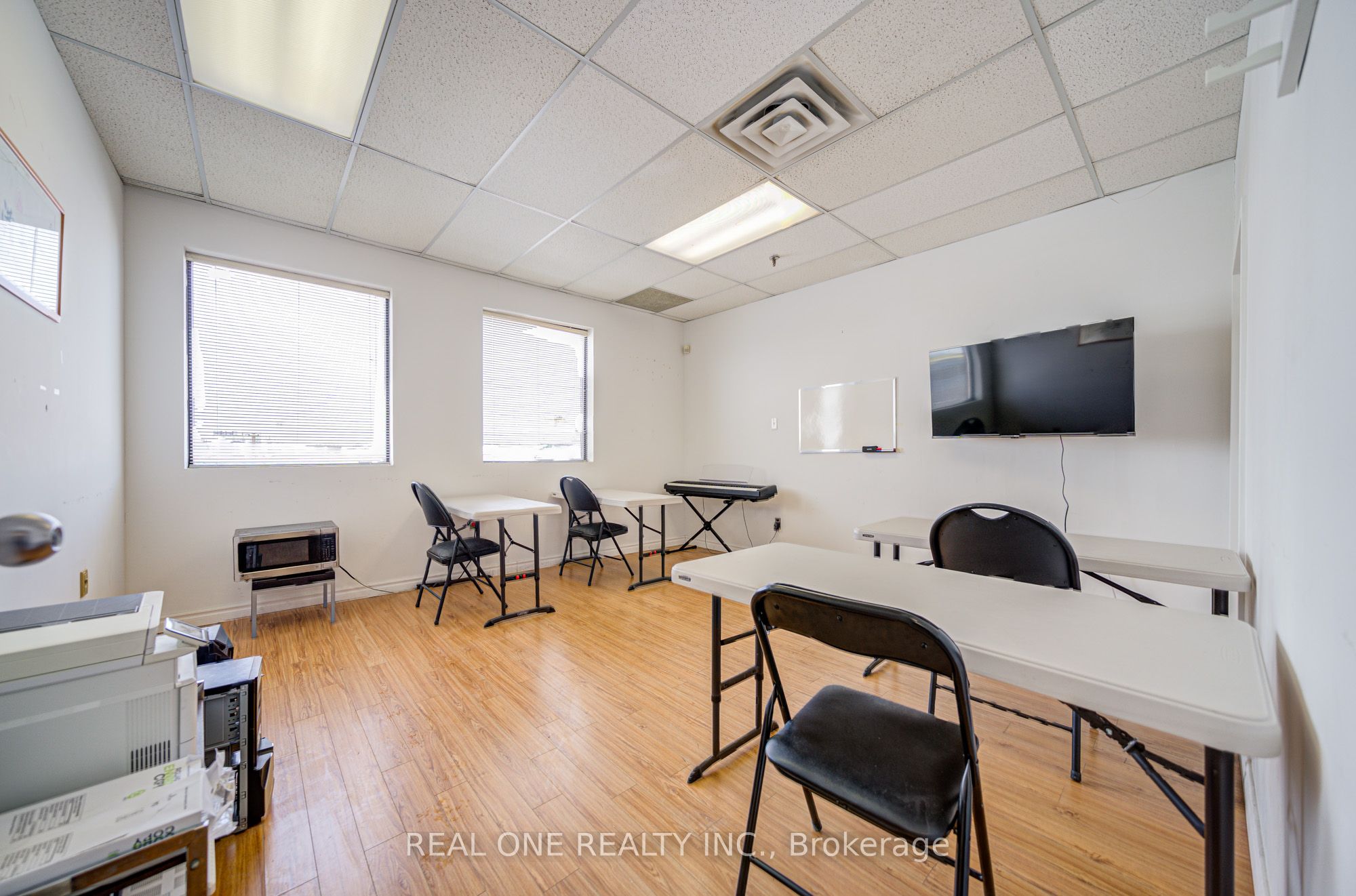 #206 - 3838 Midland Avenue Property Photo 7