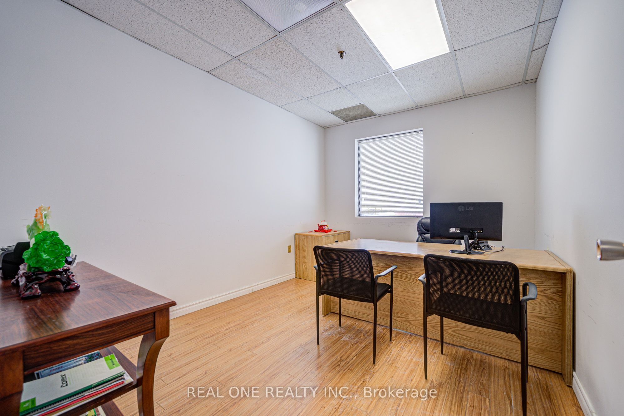 #206 - 3838 Midland Avenue Property Photo 11