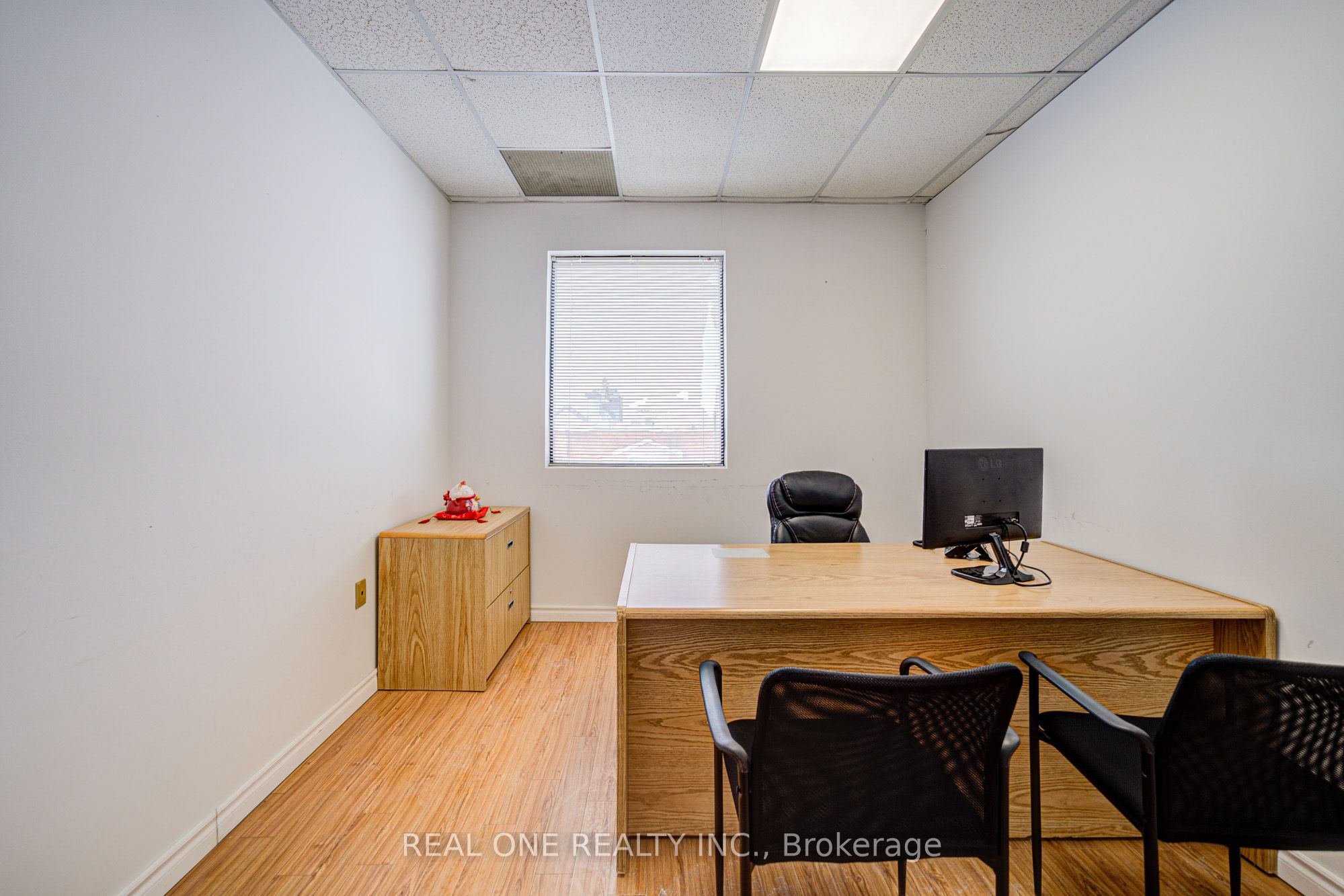 #206 - 3838 Midland Avenue Property Photo 12