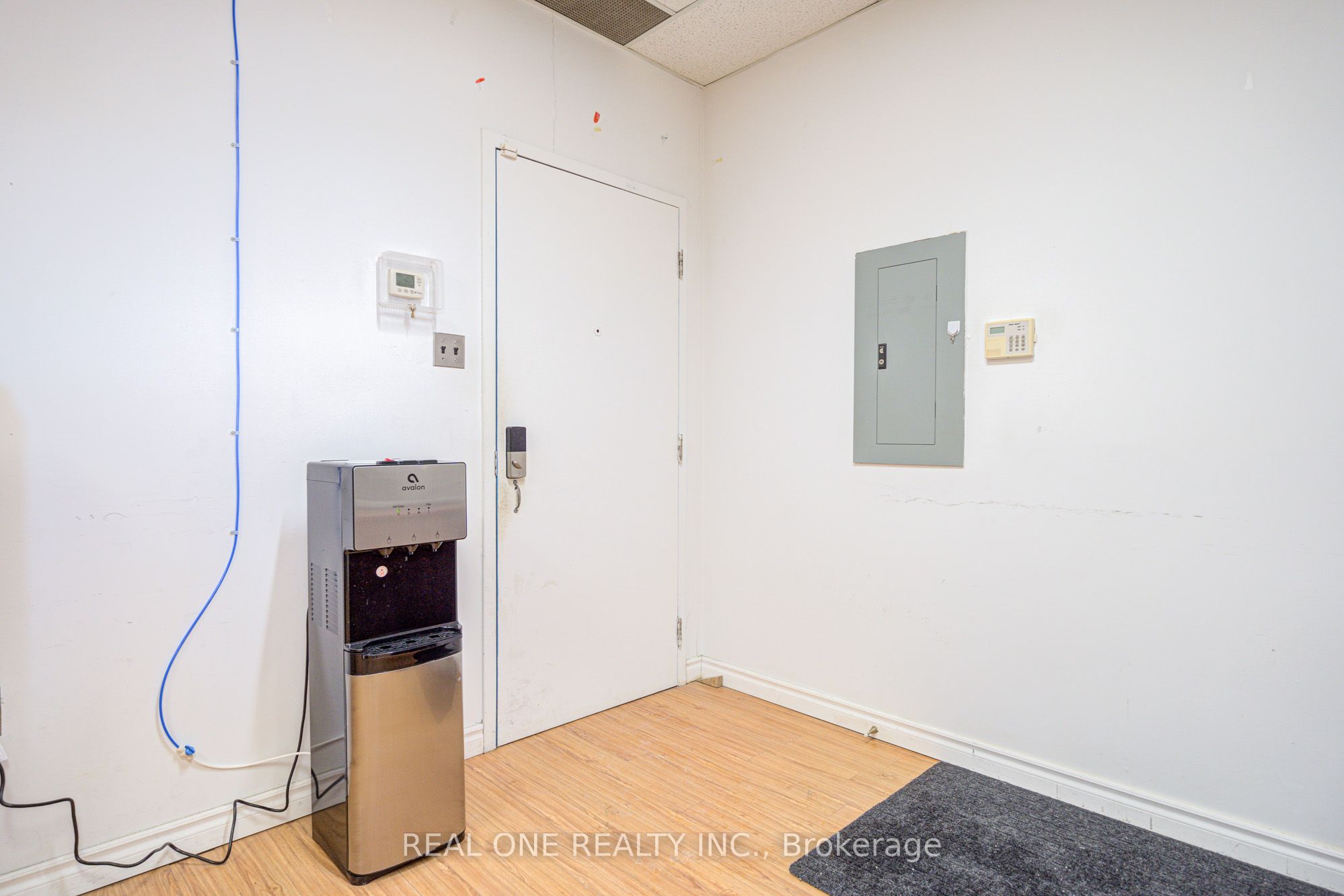 #206 - 3838 Midland Avenue Property Photo 15