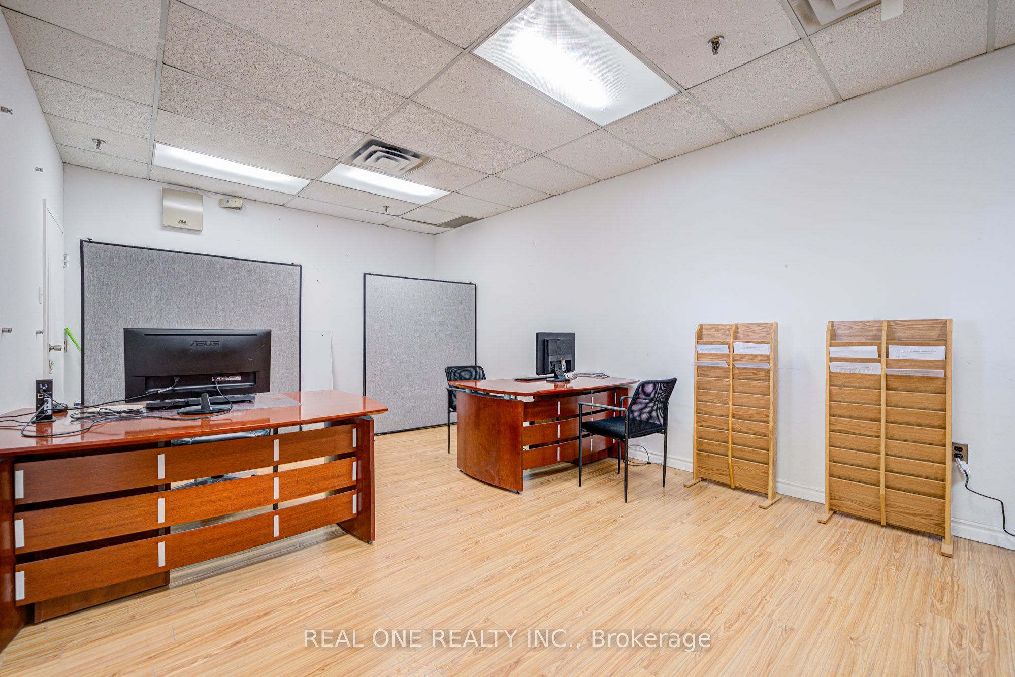 #206 - 3838 Midland Avenue Property Photo 21
