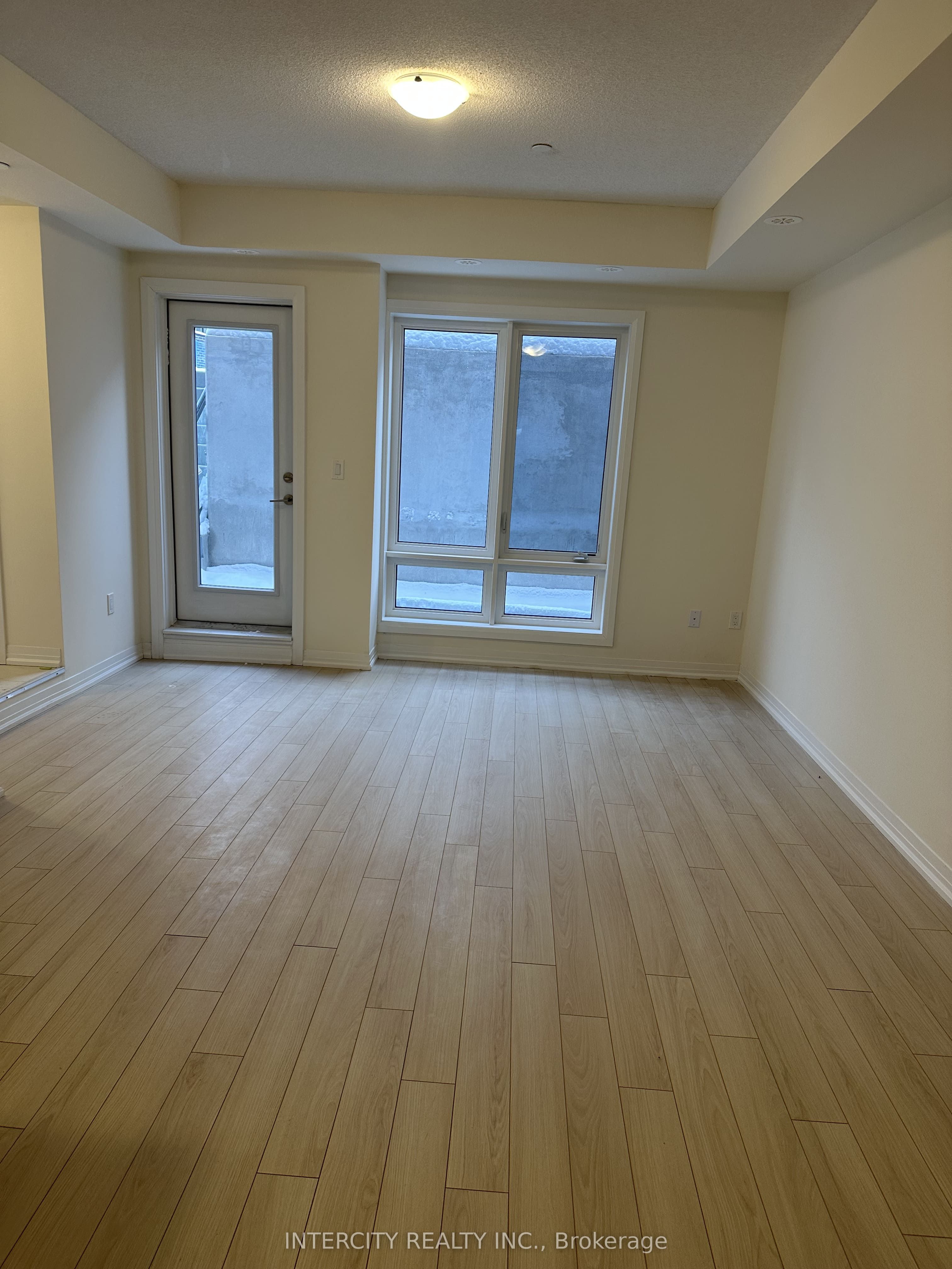 #17 - 245 Mclevin Avenue Property Photo 2