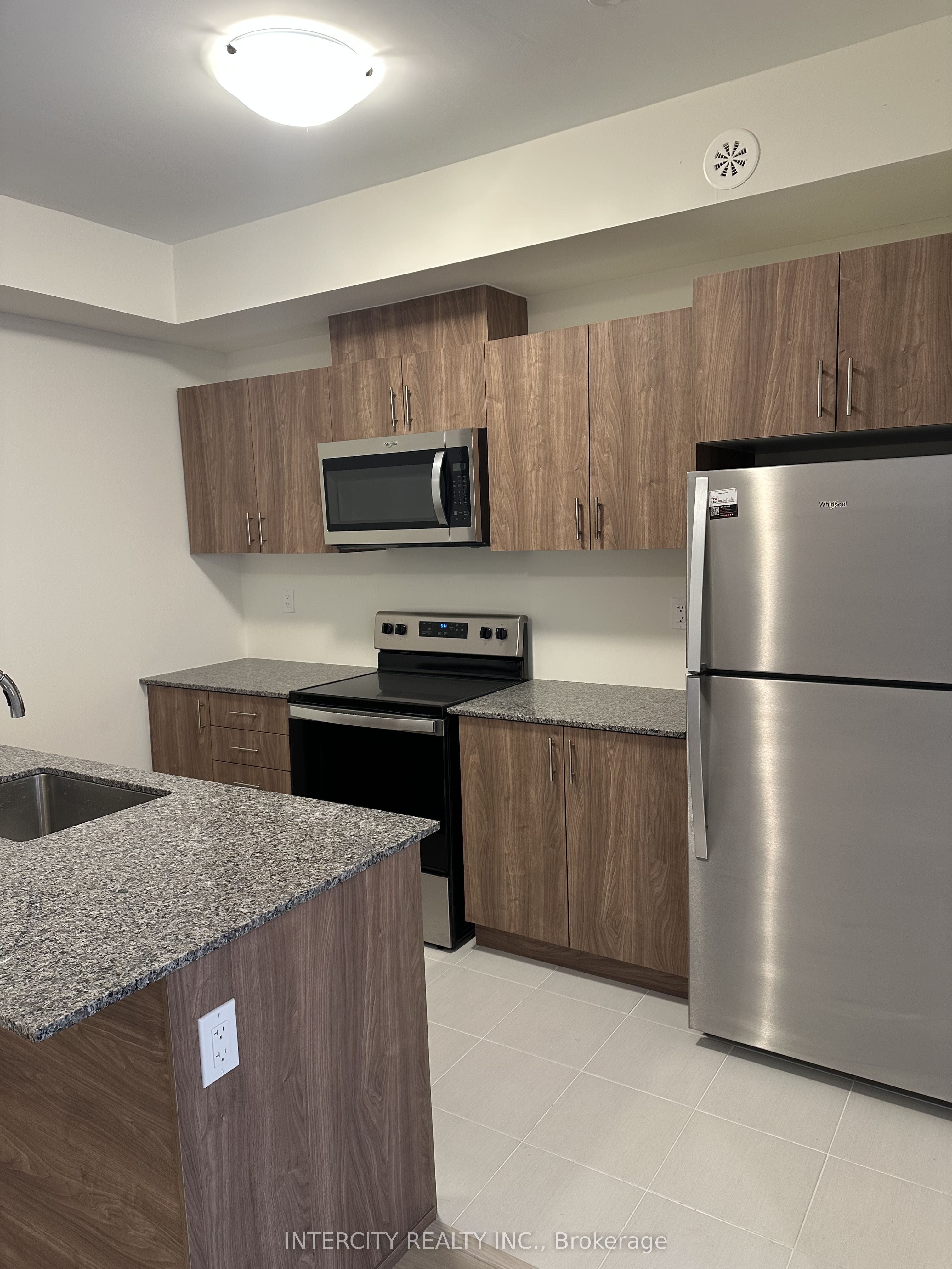 #17 - 245 Mclevin Avenue Property Photo 4