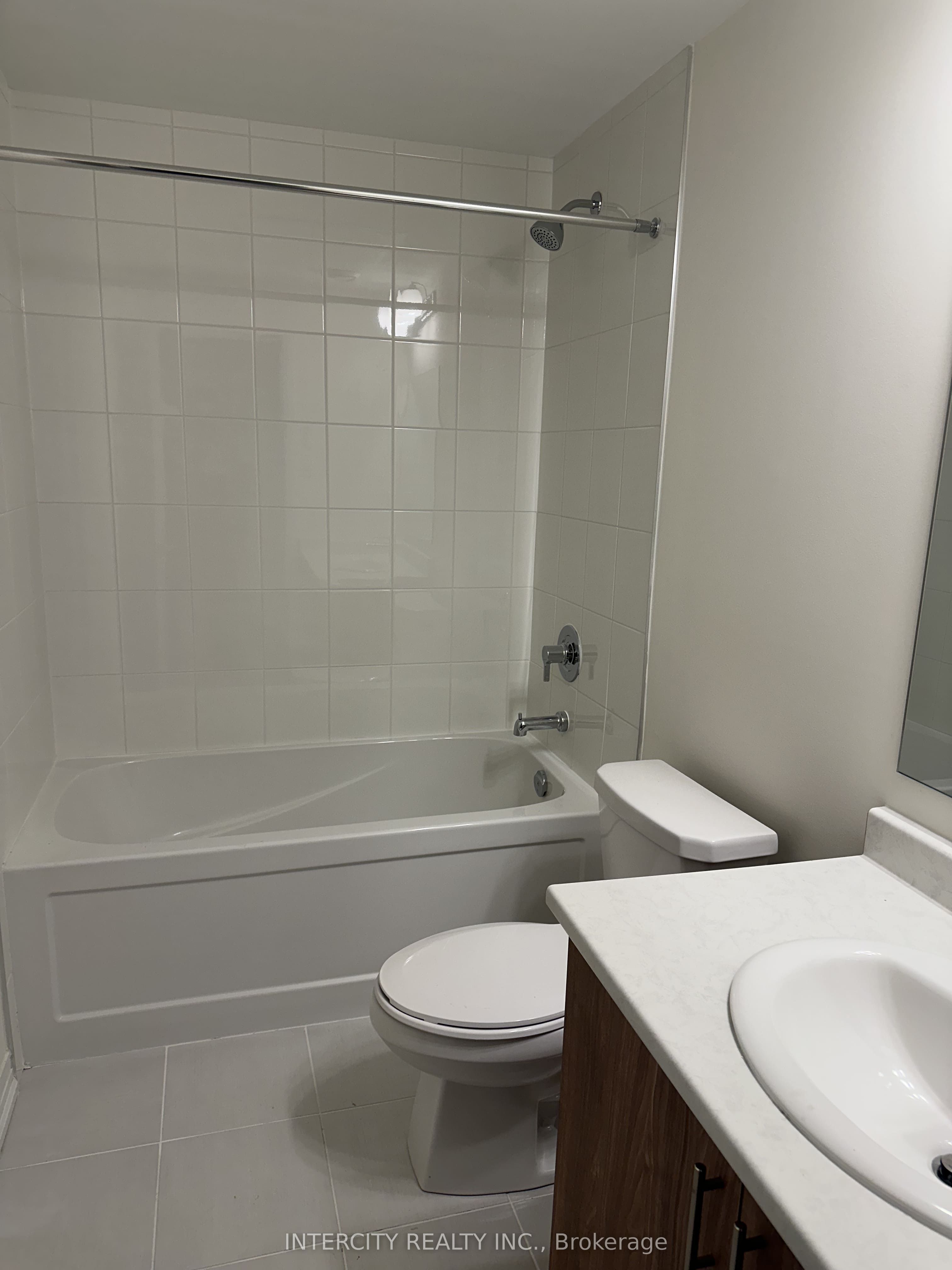 #17 - 245 Mclevin Avenue Property Photo 11