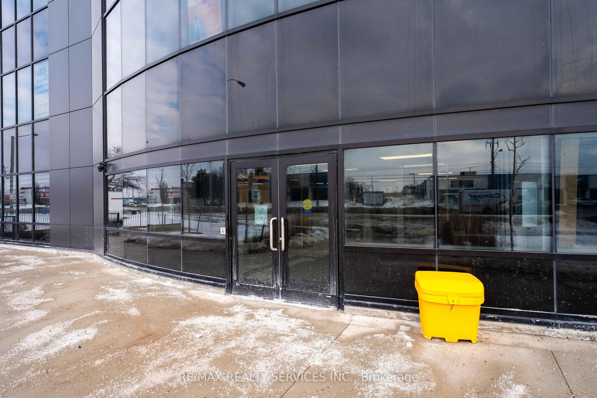 #305 - 2225 Markham Road Property Photo 4