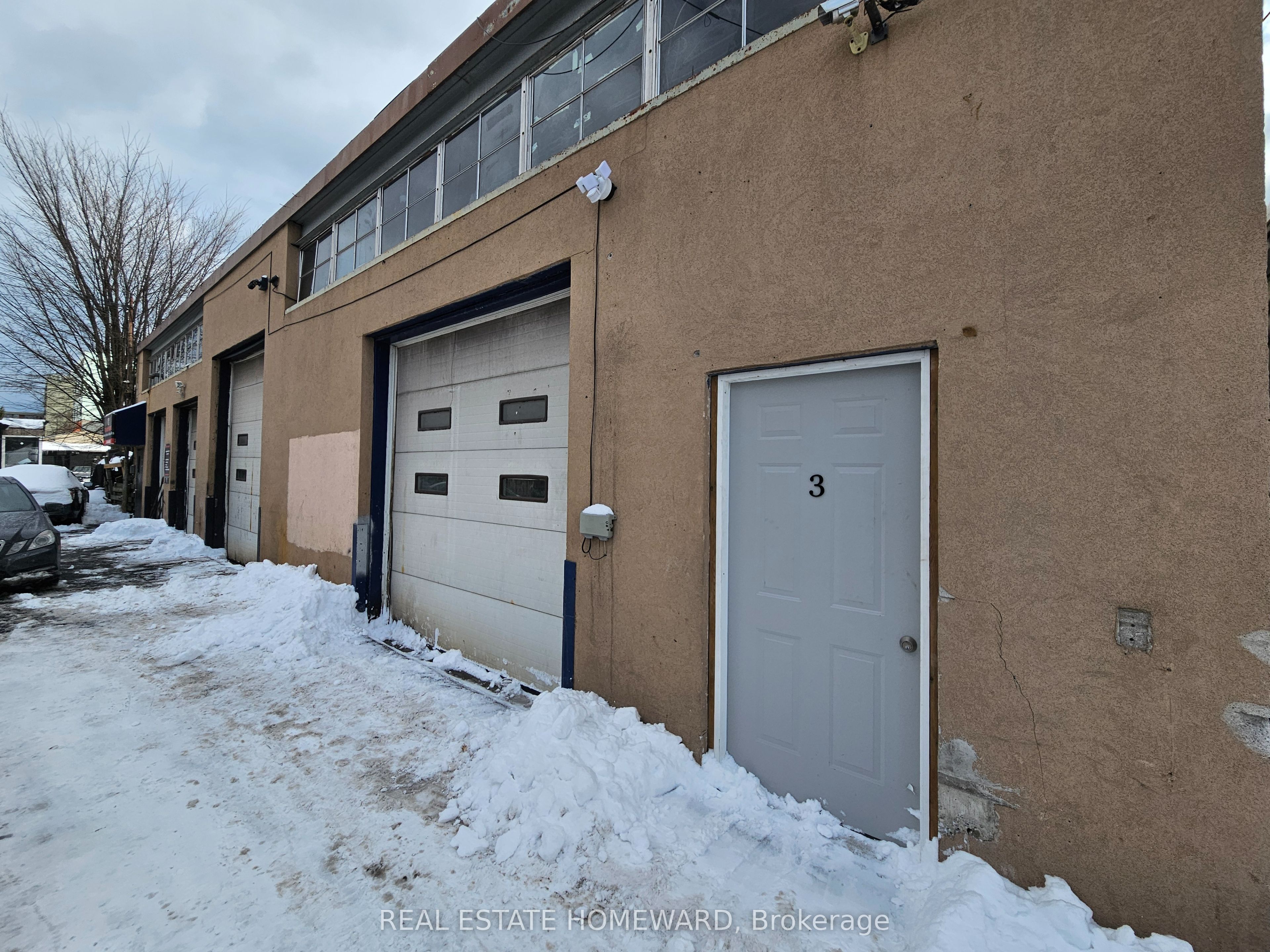#3 (rear Unit) - 3252 Danforth Avenue Property Photo 3
