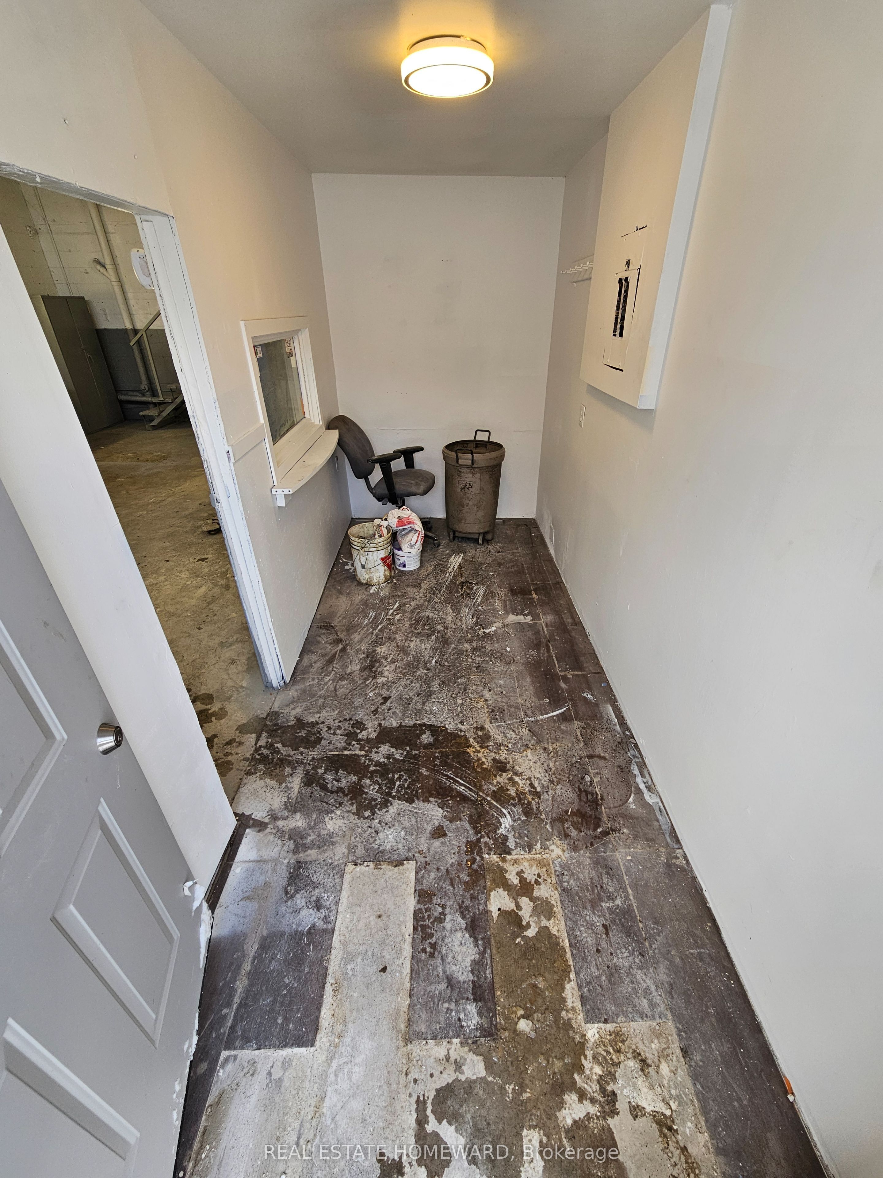 #3 (rear Unit) - 3252 Danforth Avenue Property Photo 5