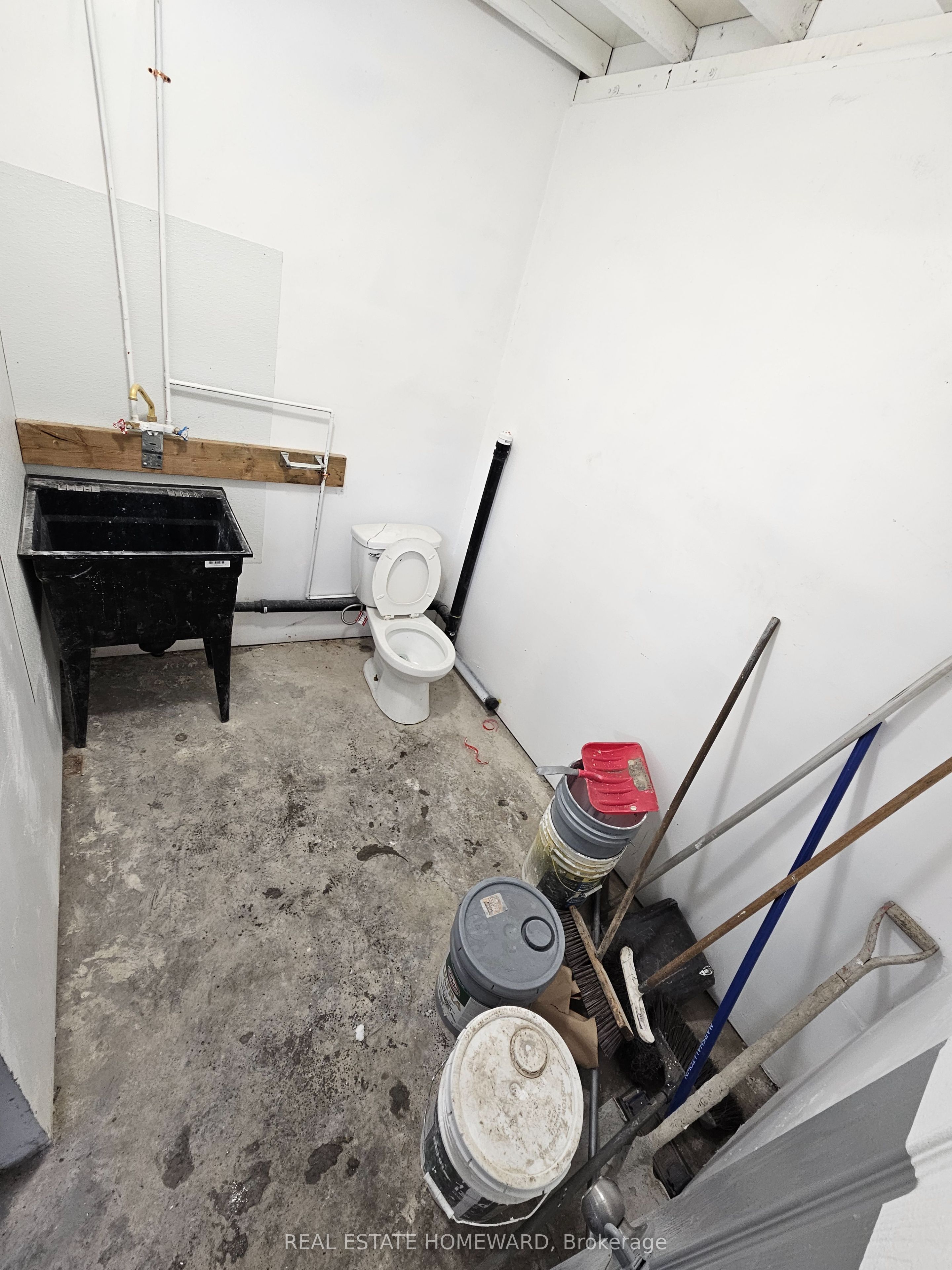#3 (rear Unit) - 3252 Danforth Avenue Property Photo 22