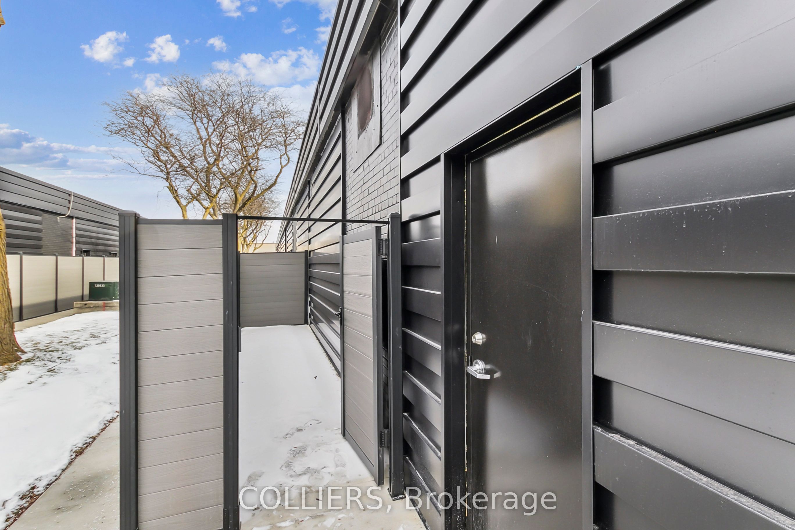 #305-307 - 777 Warden Avenue Property Photo 2