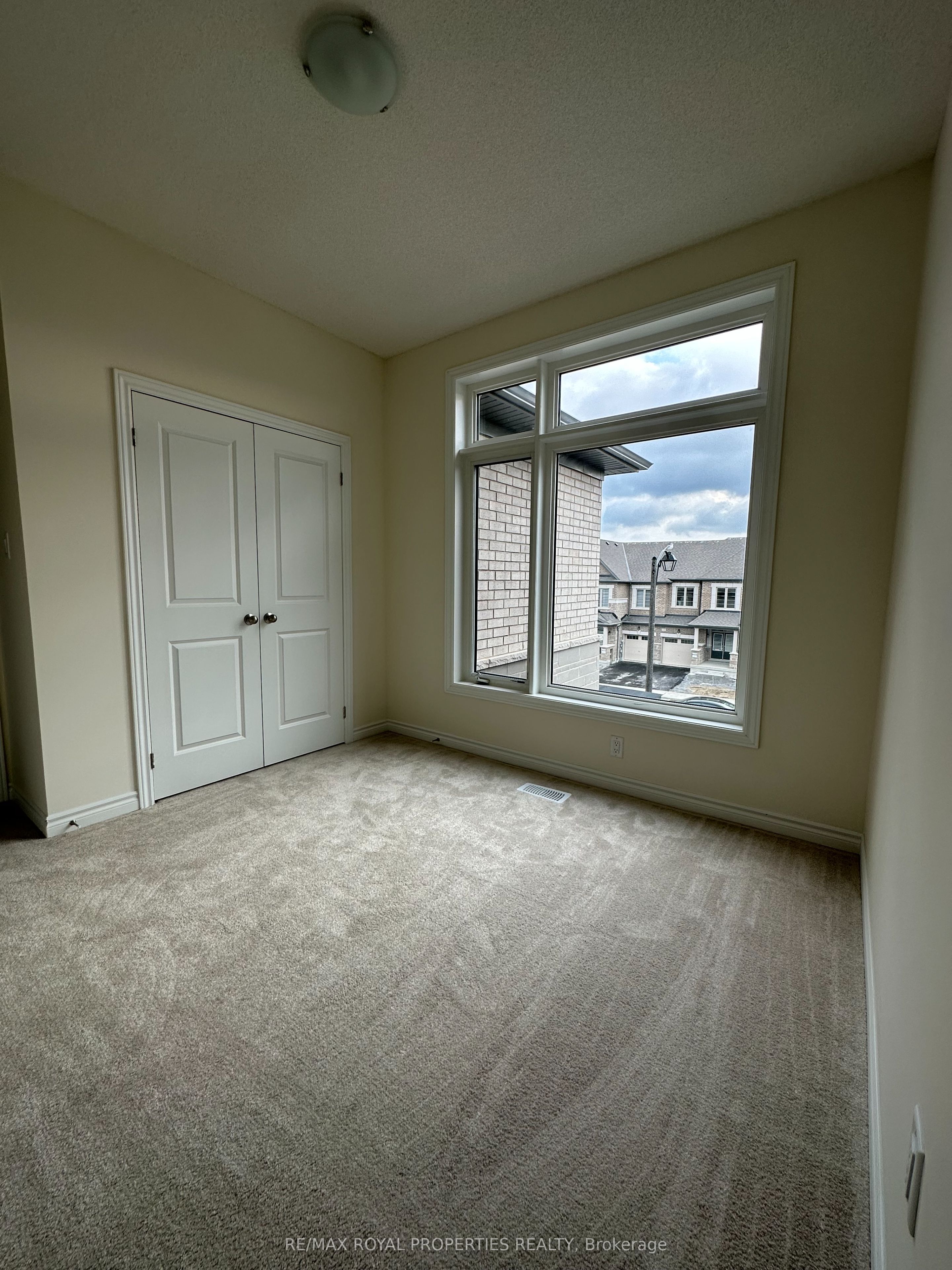1242 Rexton Drive Property Photo 12