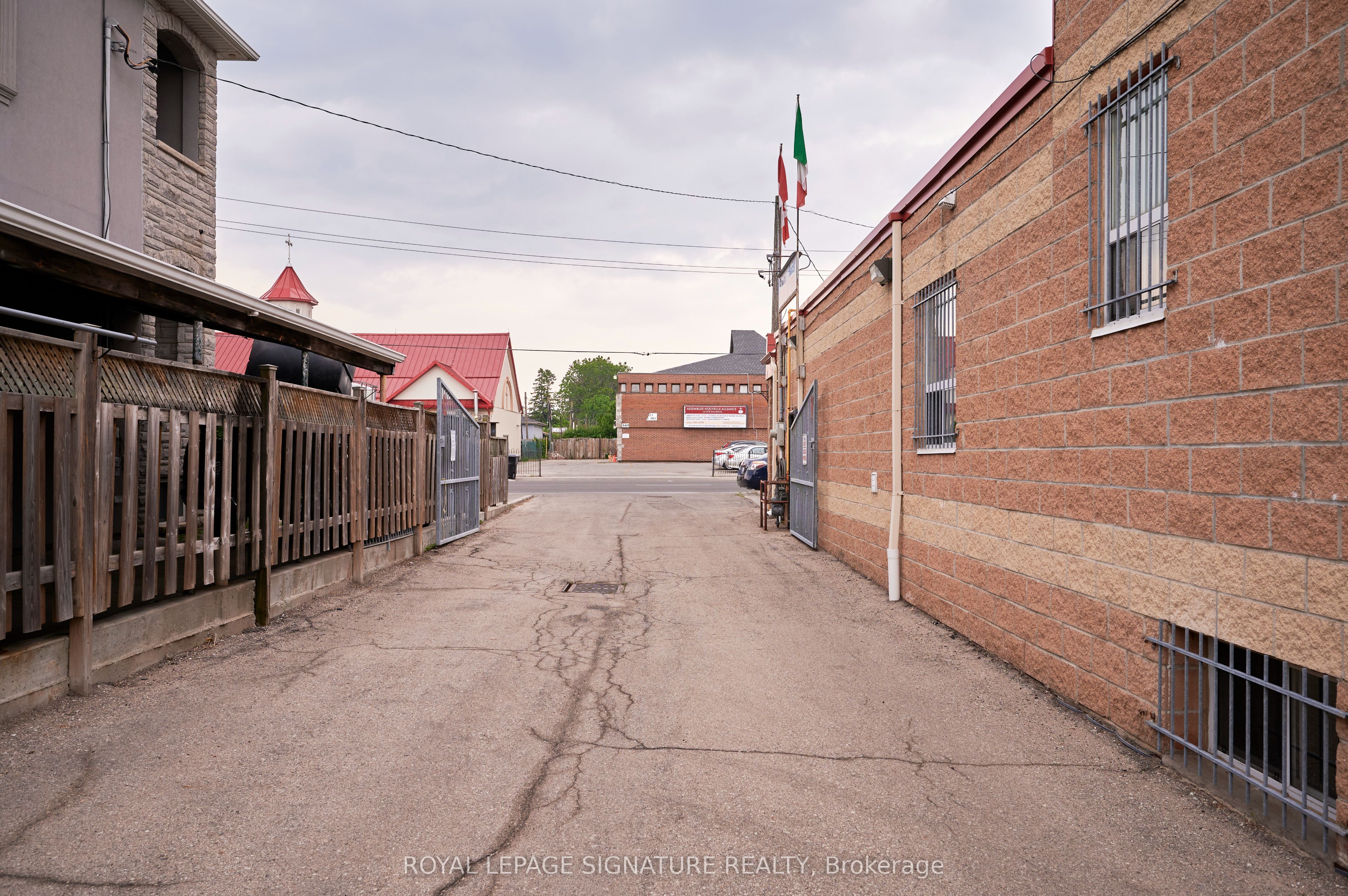 550 Danforth Road Property Photo 7