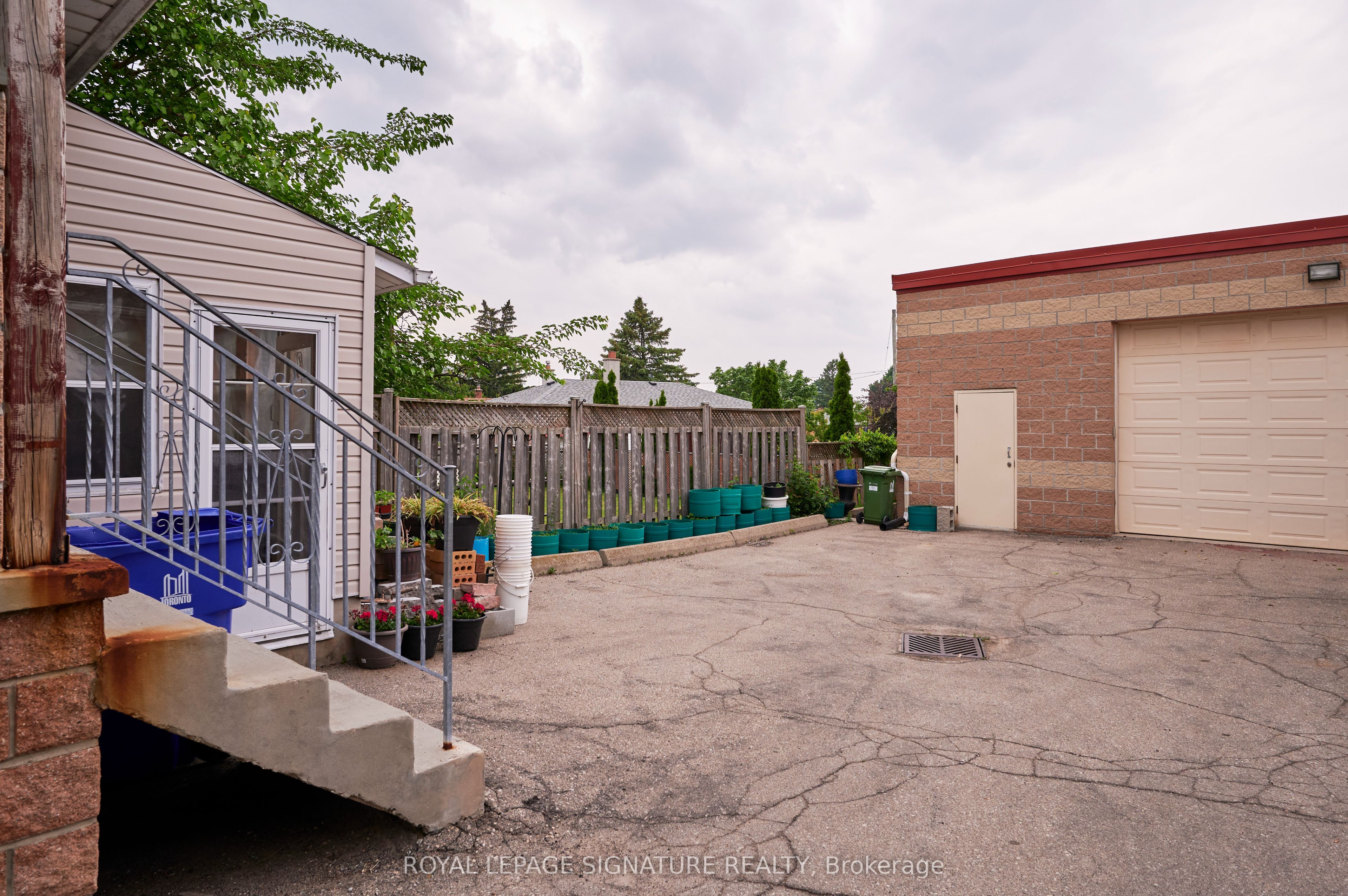 550 Danforth Road Property Photo 9