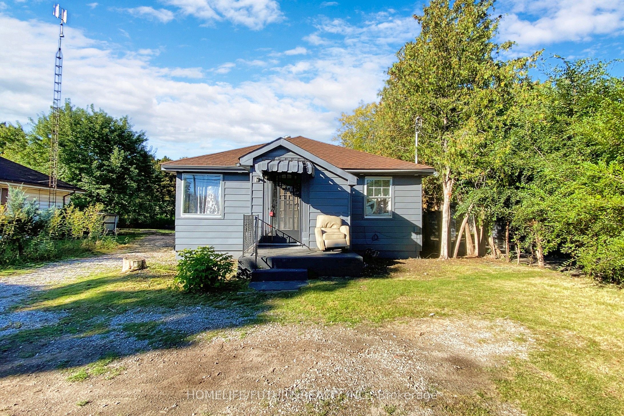 1496 Simcoe Street Property Photo 1