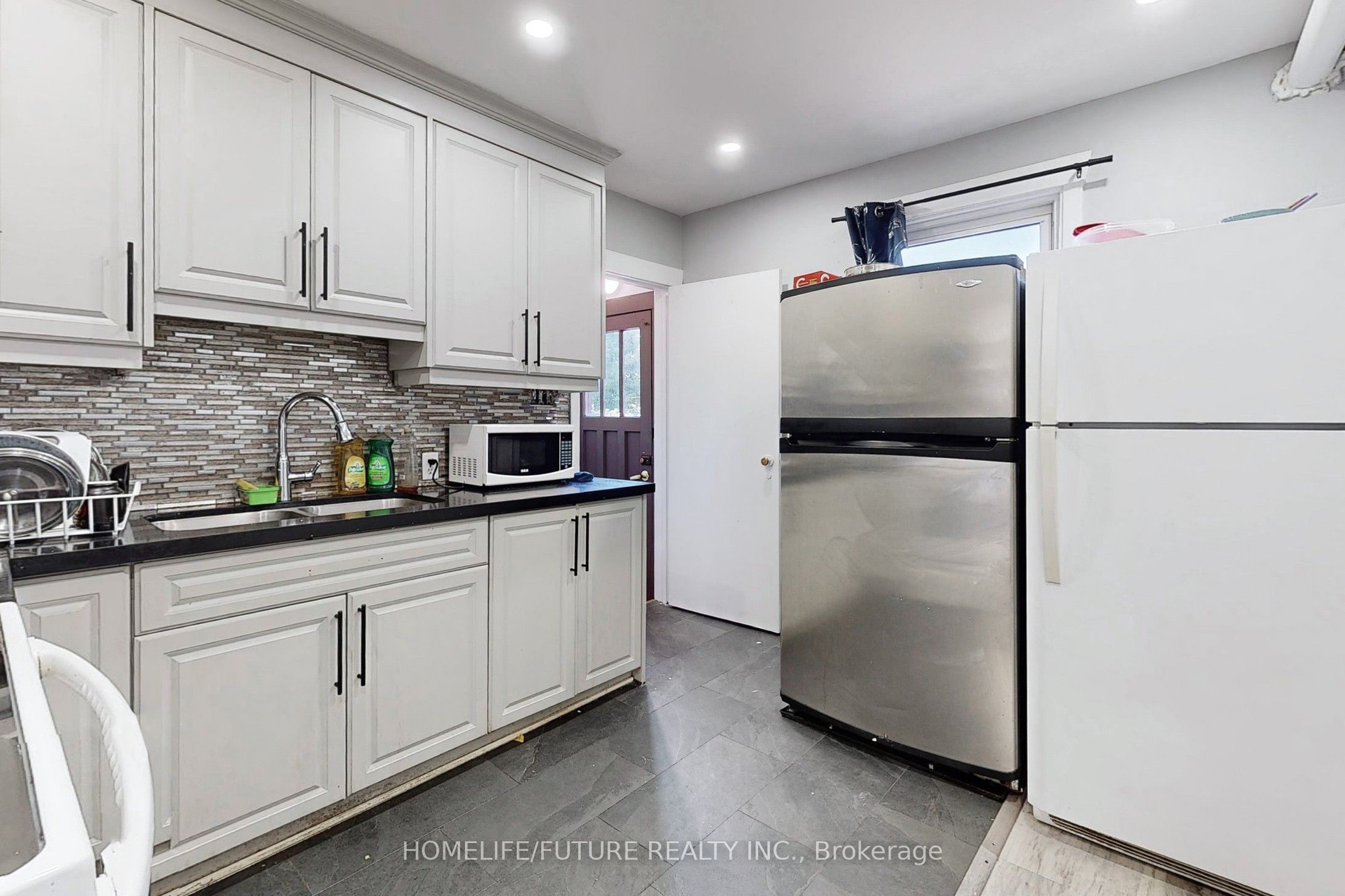 1496 Simcoe Street Property Photo 9