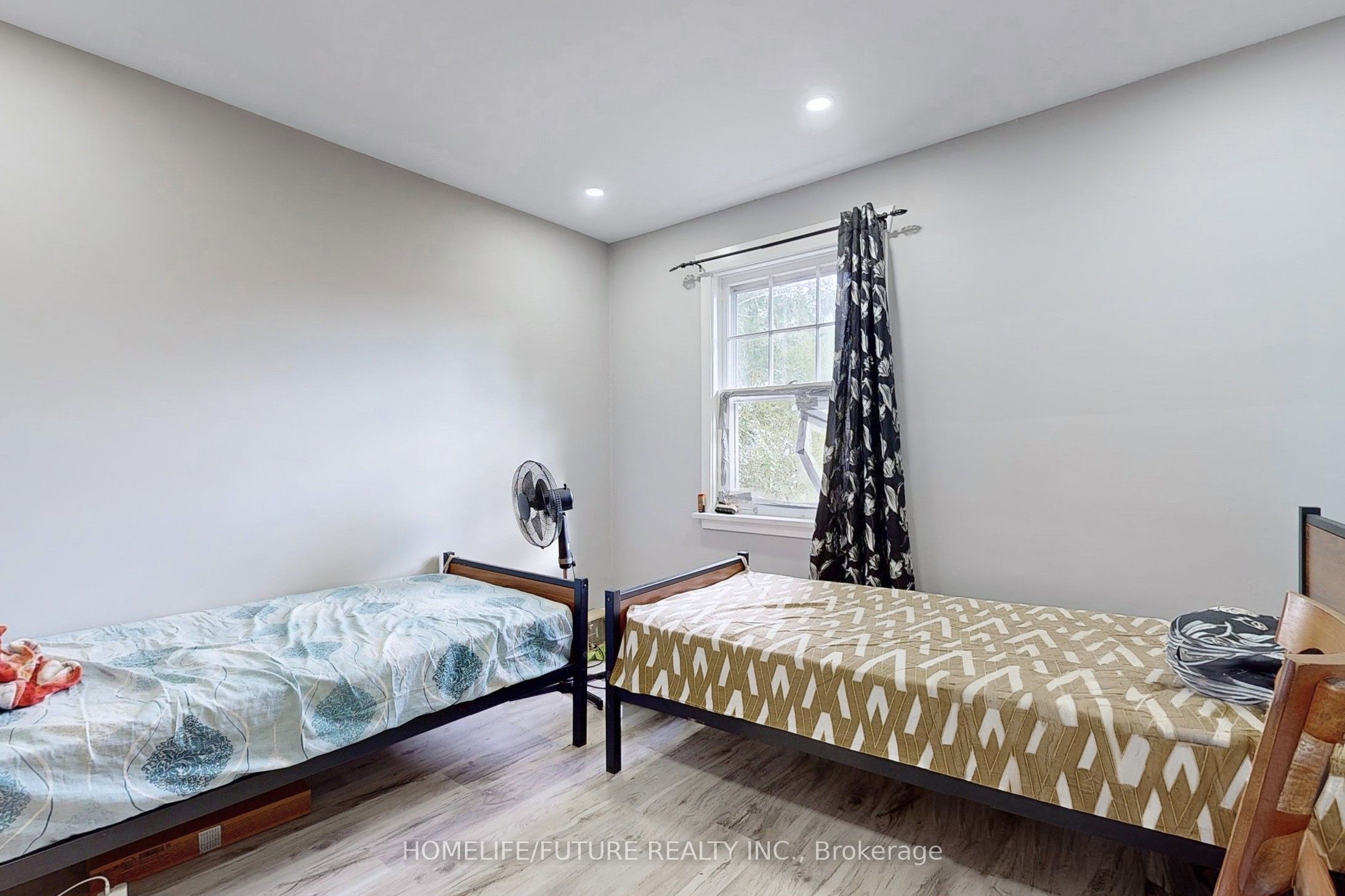 1496 Simcoe Street Property Photo 14
