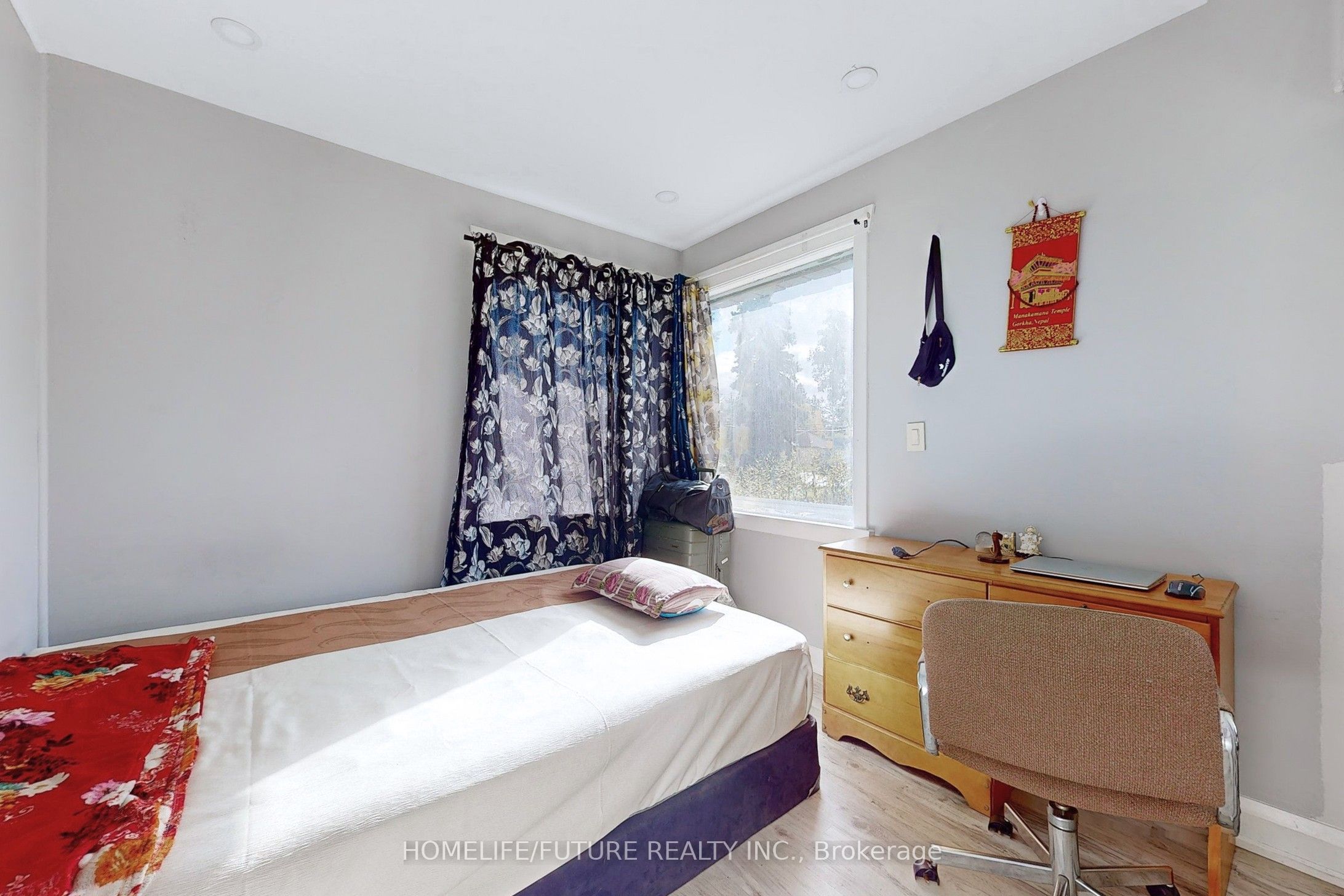 1496 Simcoe Street Property Photo 18
