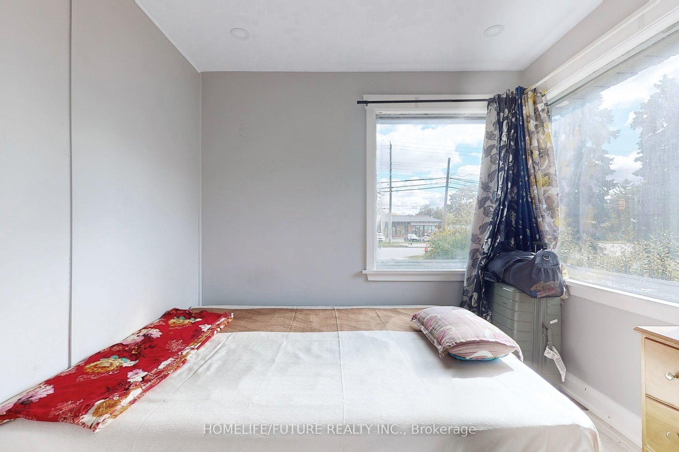 1496 Simcoe Street Property Photo 19