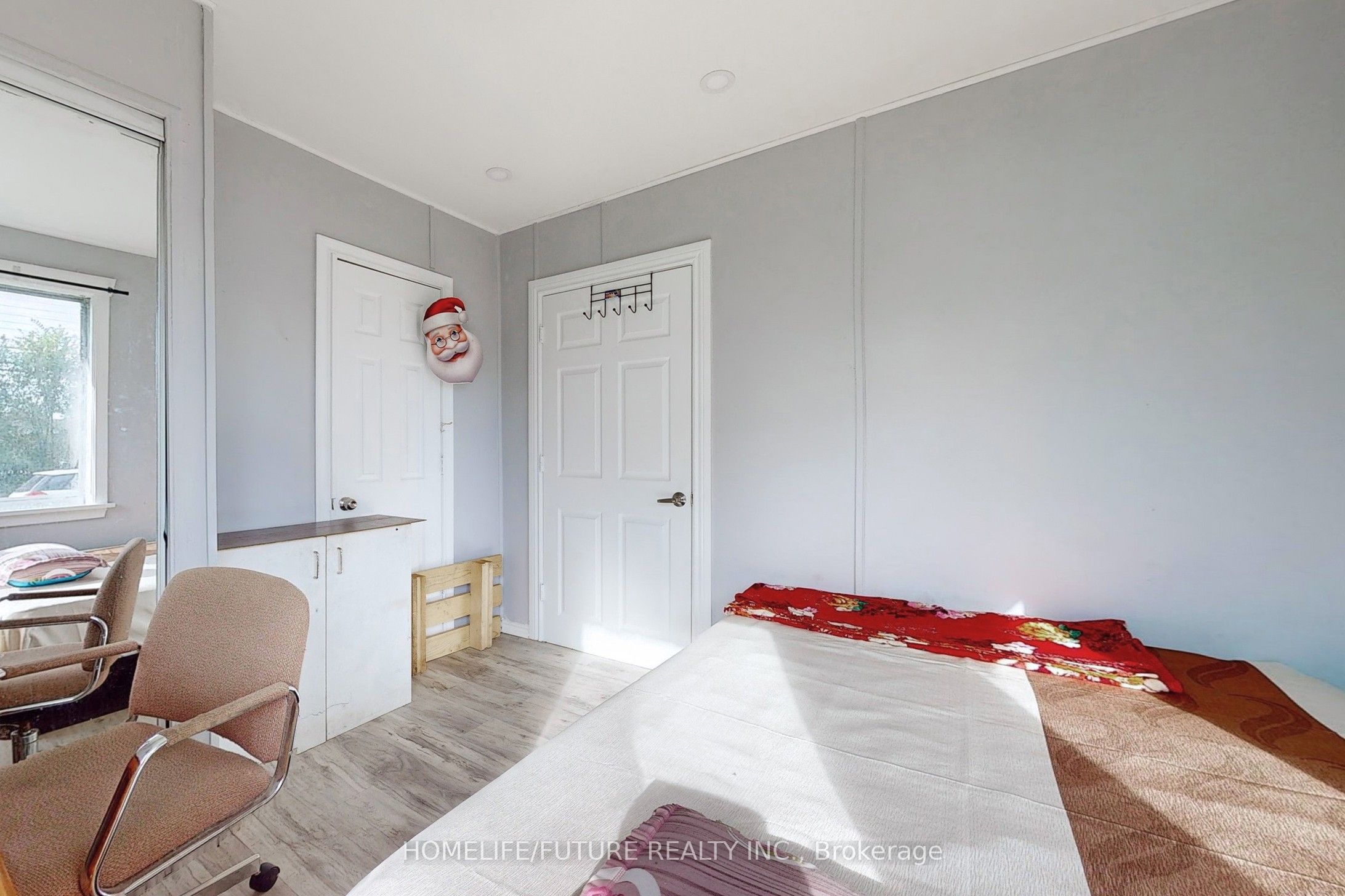 1496 Simcoe Street Property Photo 20