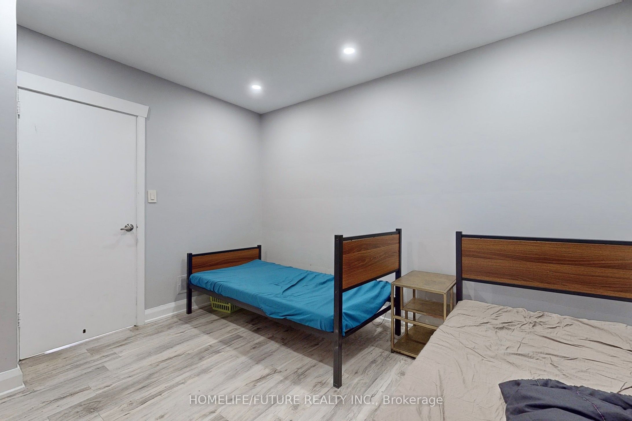 1496 Simcoe Street Property Photo 21