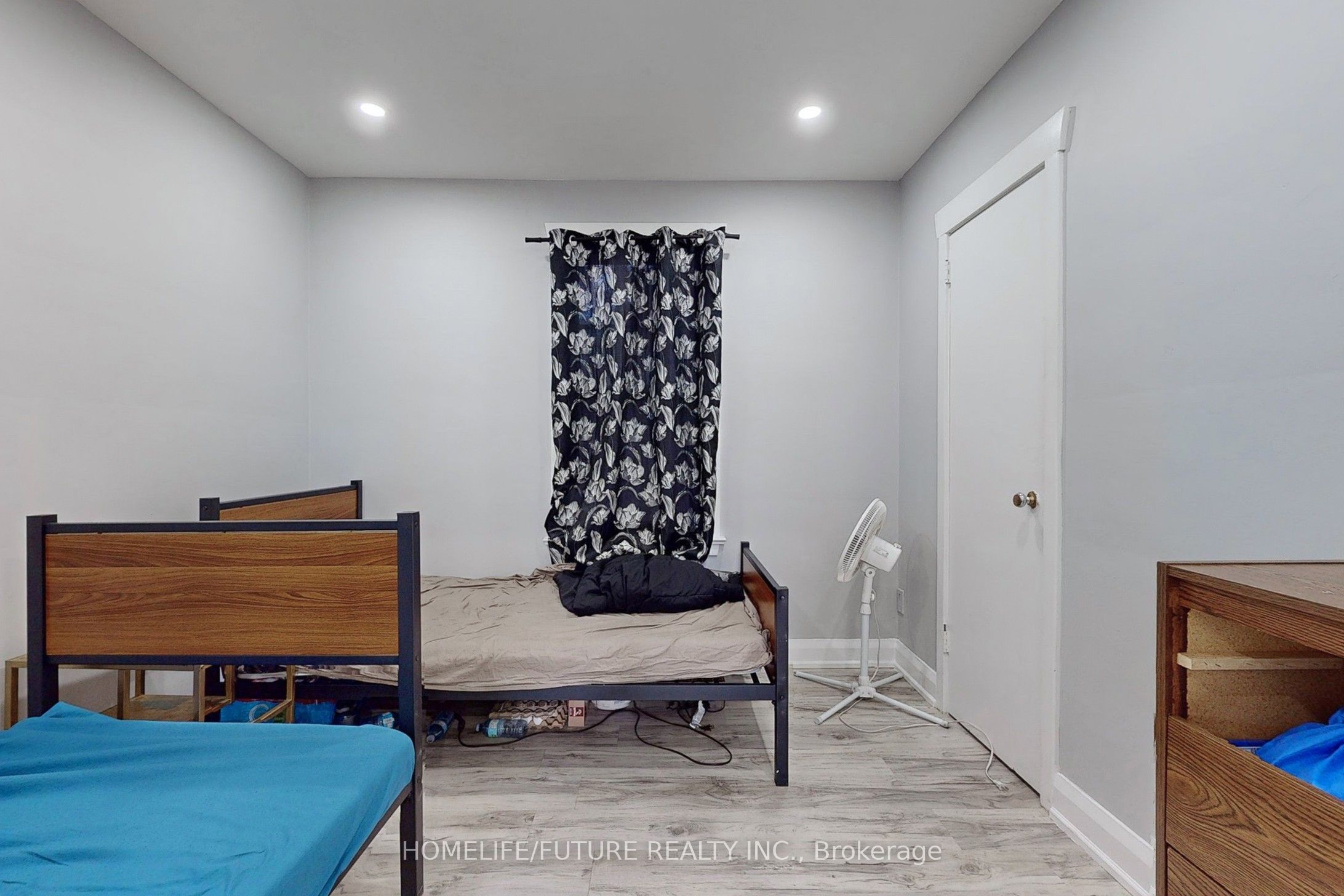 1496 Simcoe Street Property Photo 22