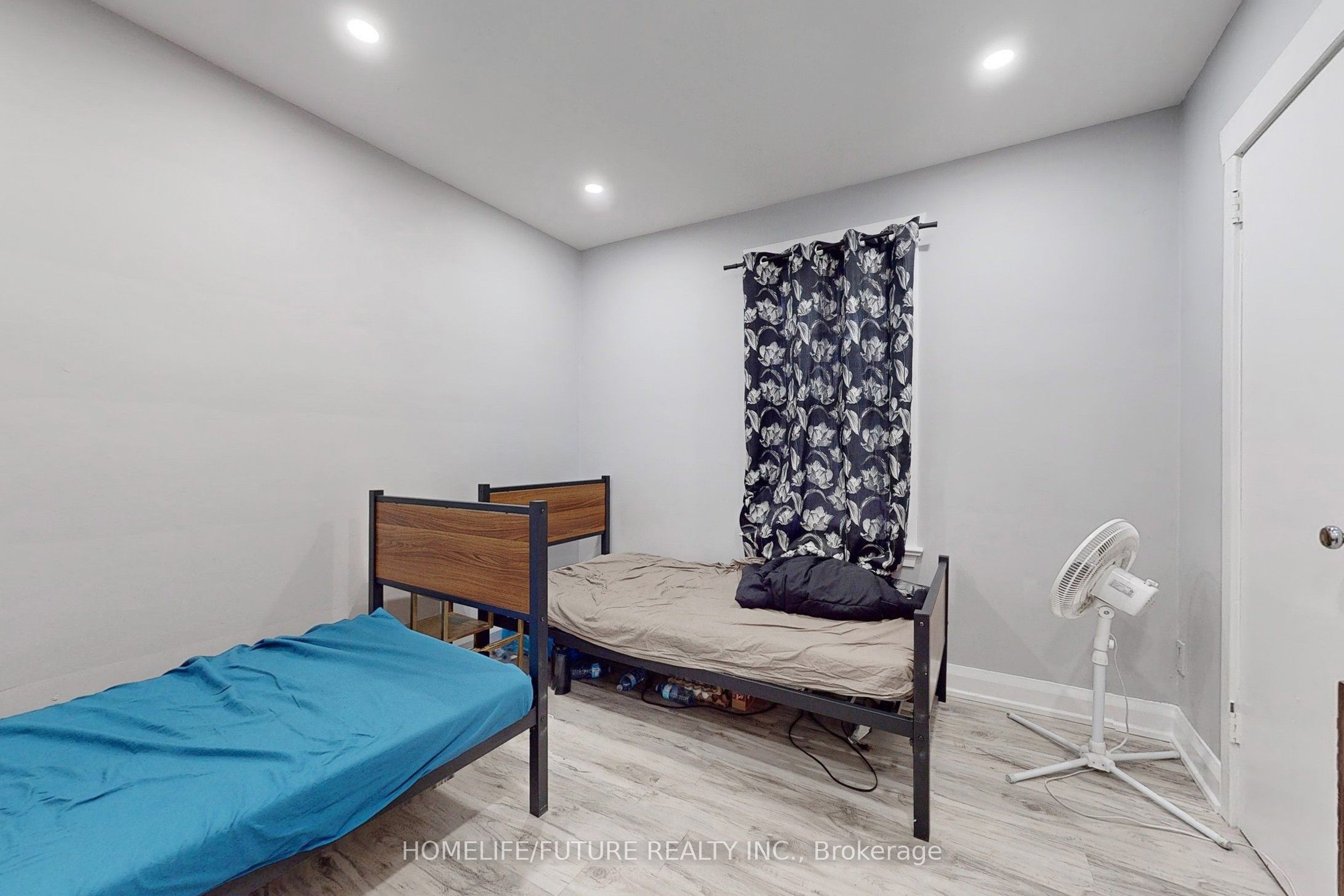 1496 Simcoe Street Property Photo 23