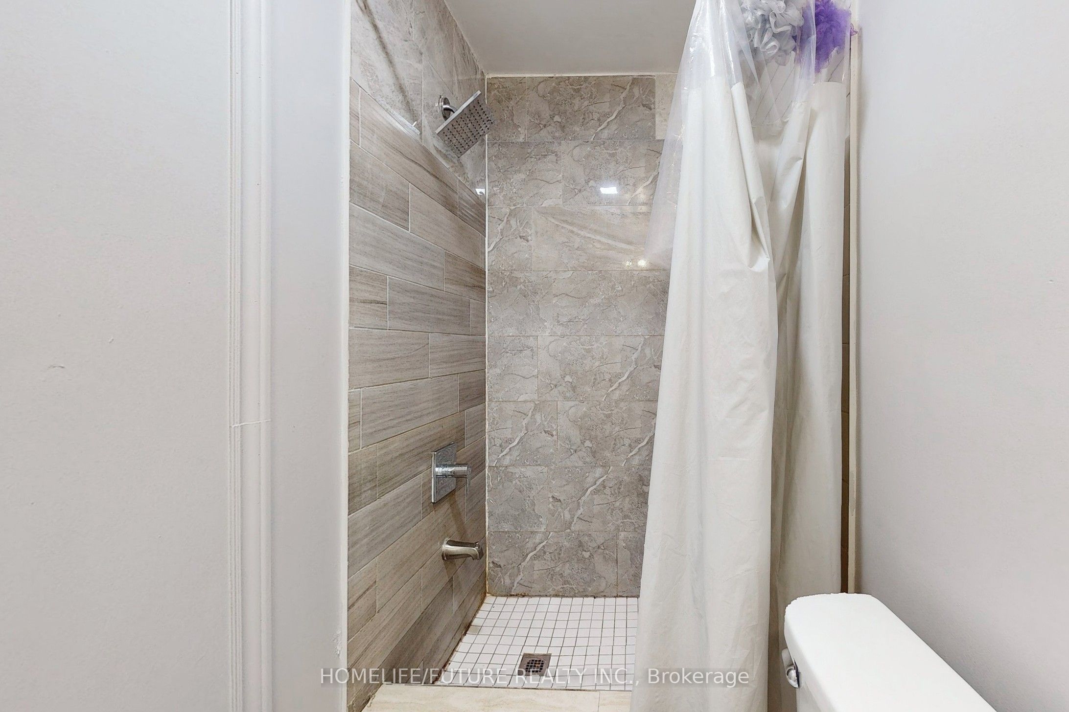 1496 Simcoe Street Property Photo 25