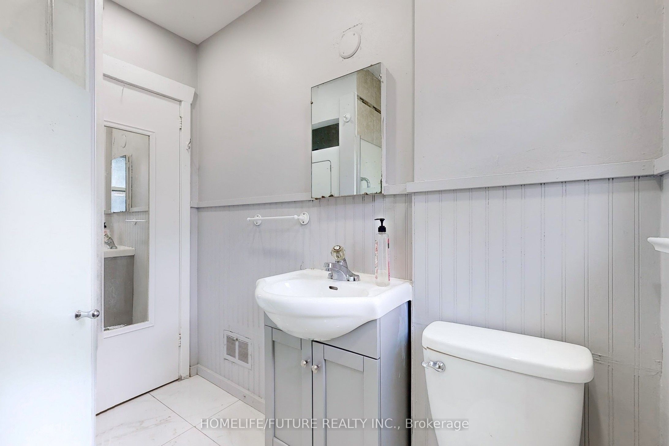 1496 Simcoe Street Property Photo 26