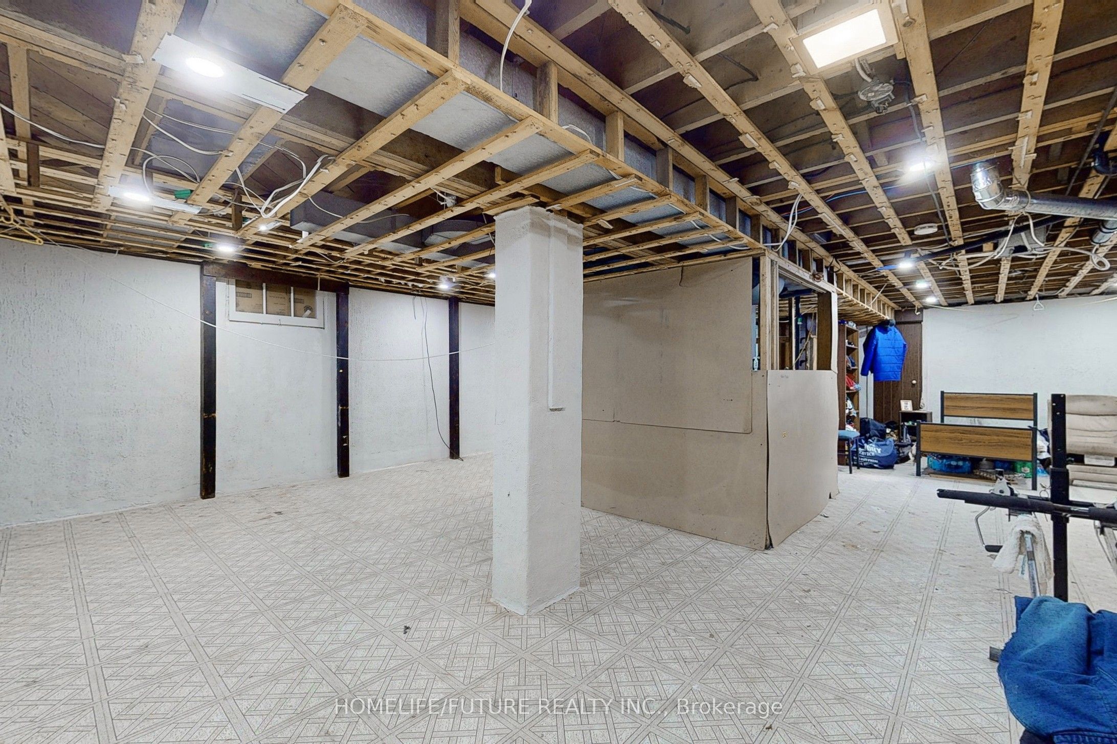 1496 Simcoe Street Property Photo 31