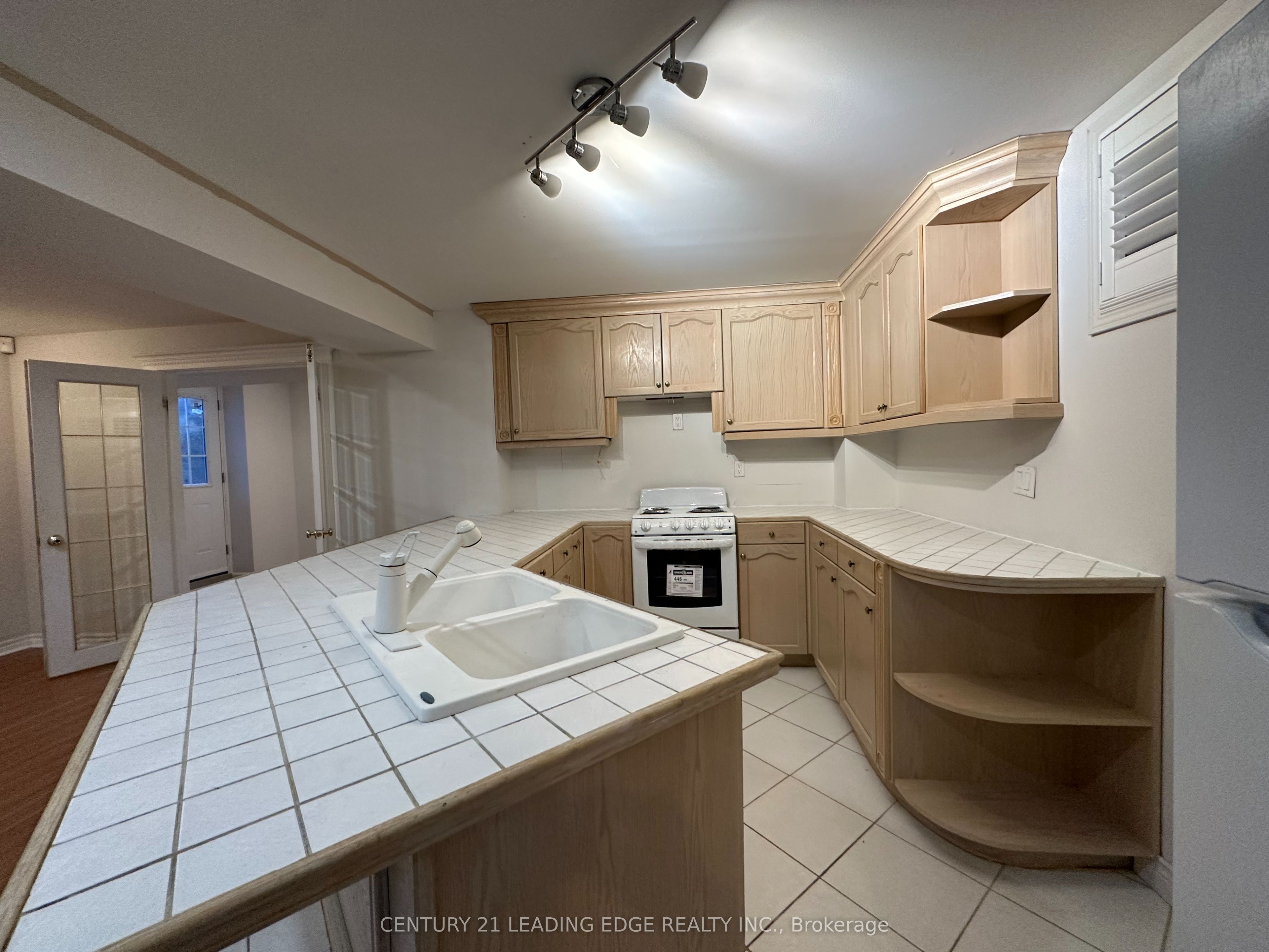 #bsmt - 18 Hester (basement) Avenue Property Photo 7