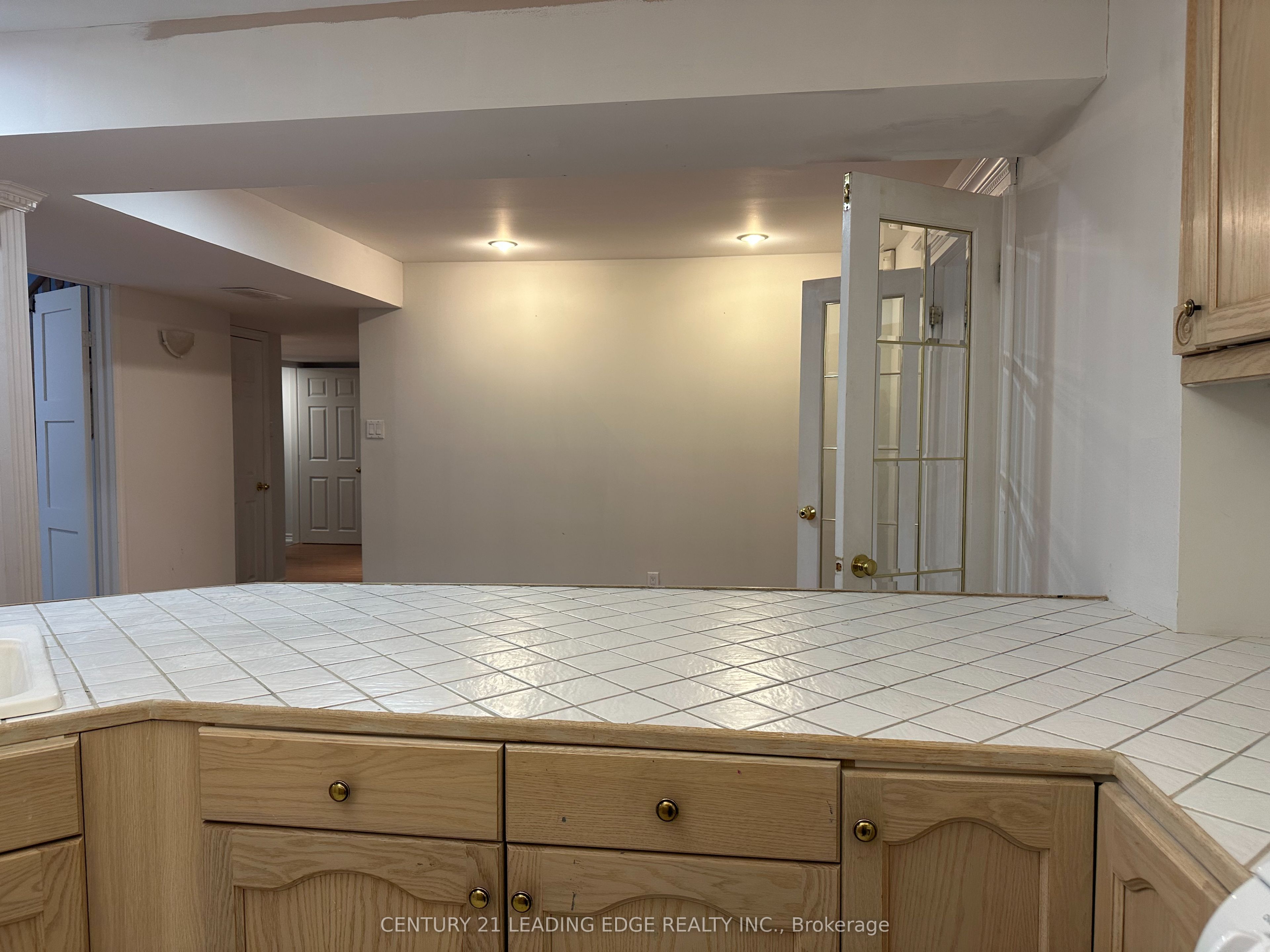 #bsmt - 18 Hester (basement) Avenue Property Photo 8