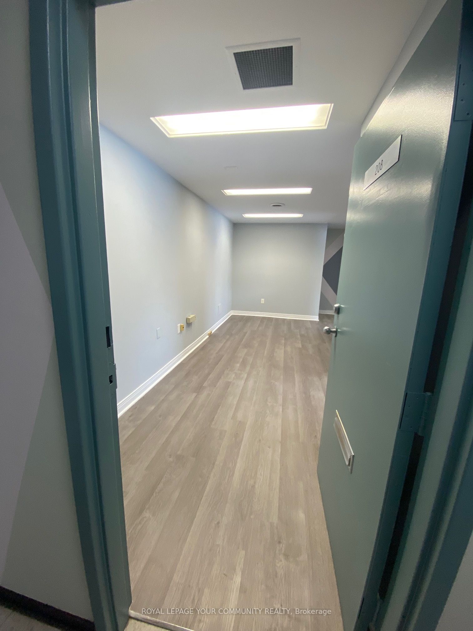 #unit 208 - 2560 Gerrard Street Property Photo 4