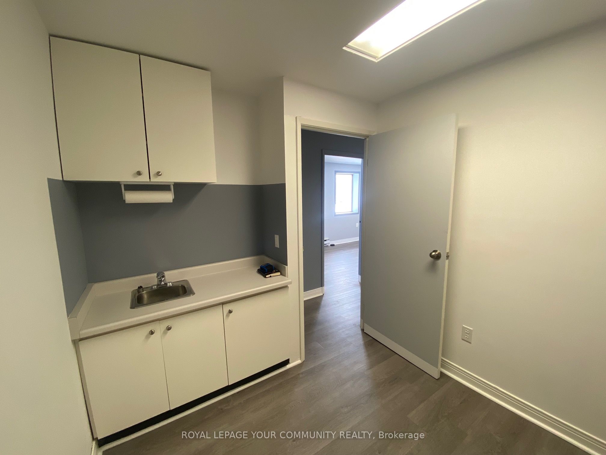 #unit 208 - 2560 Gerrard Street Property Photo 10