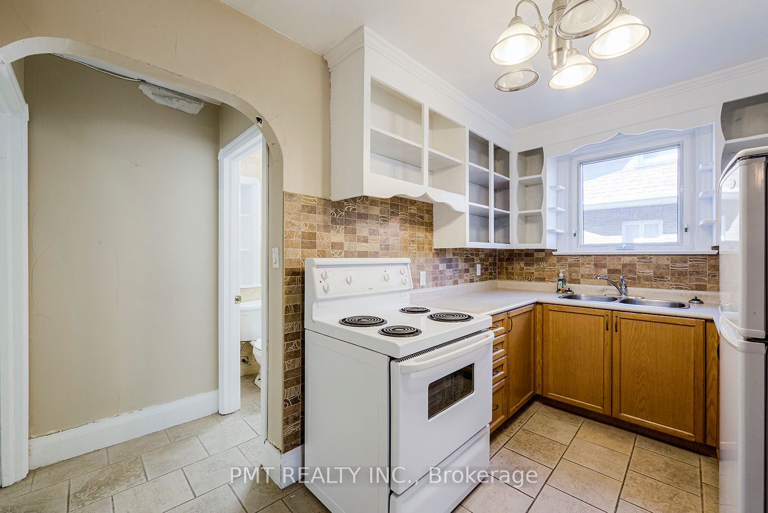#1 - 393 King Street Property Photo 10
