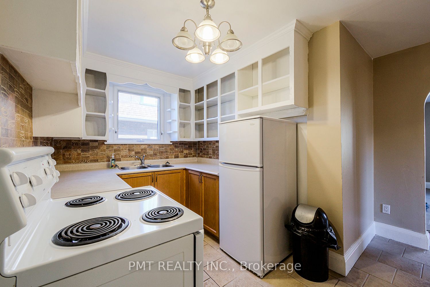 #1 - 393 King Street Property Photo 11