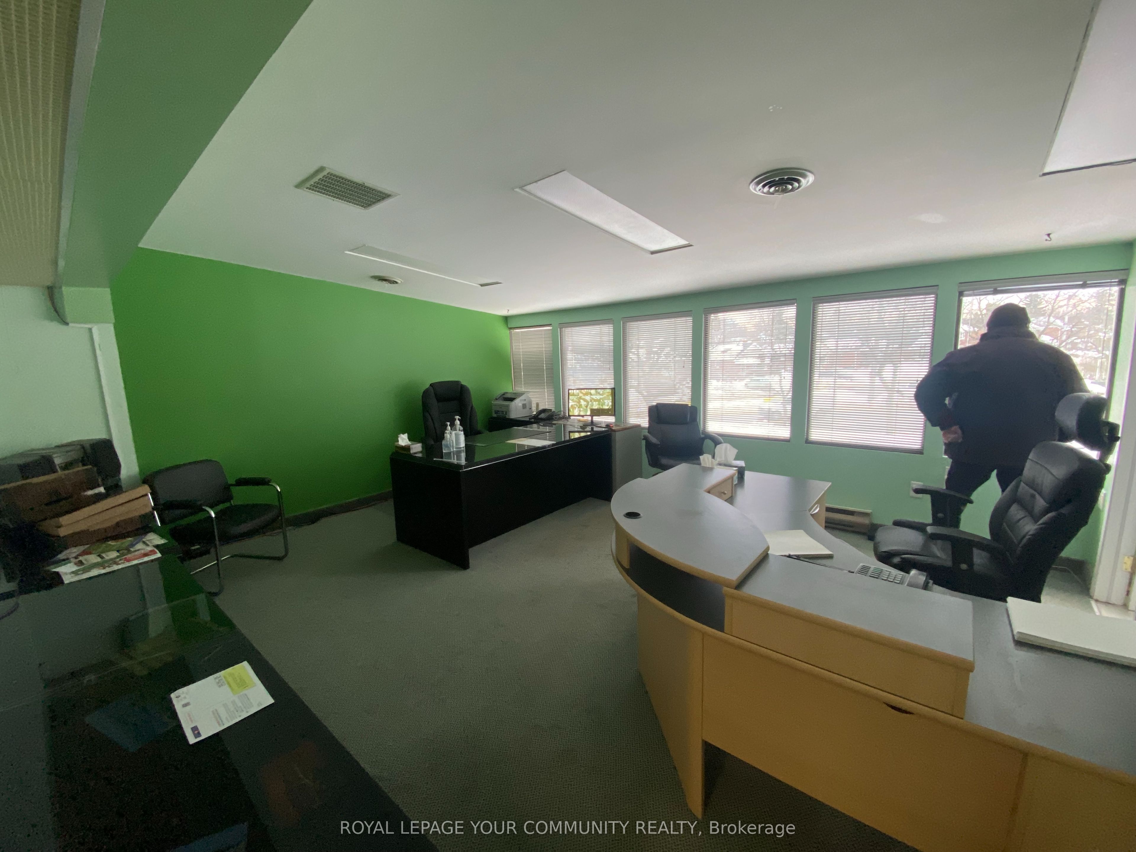 #unit 200 - 2560 Gerrard Street Property Photo 3