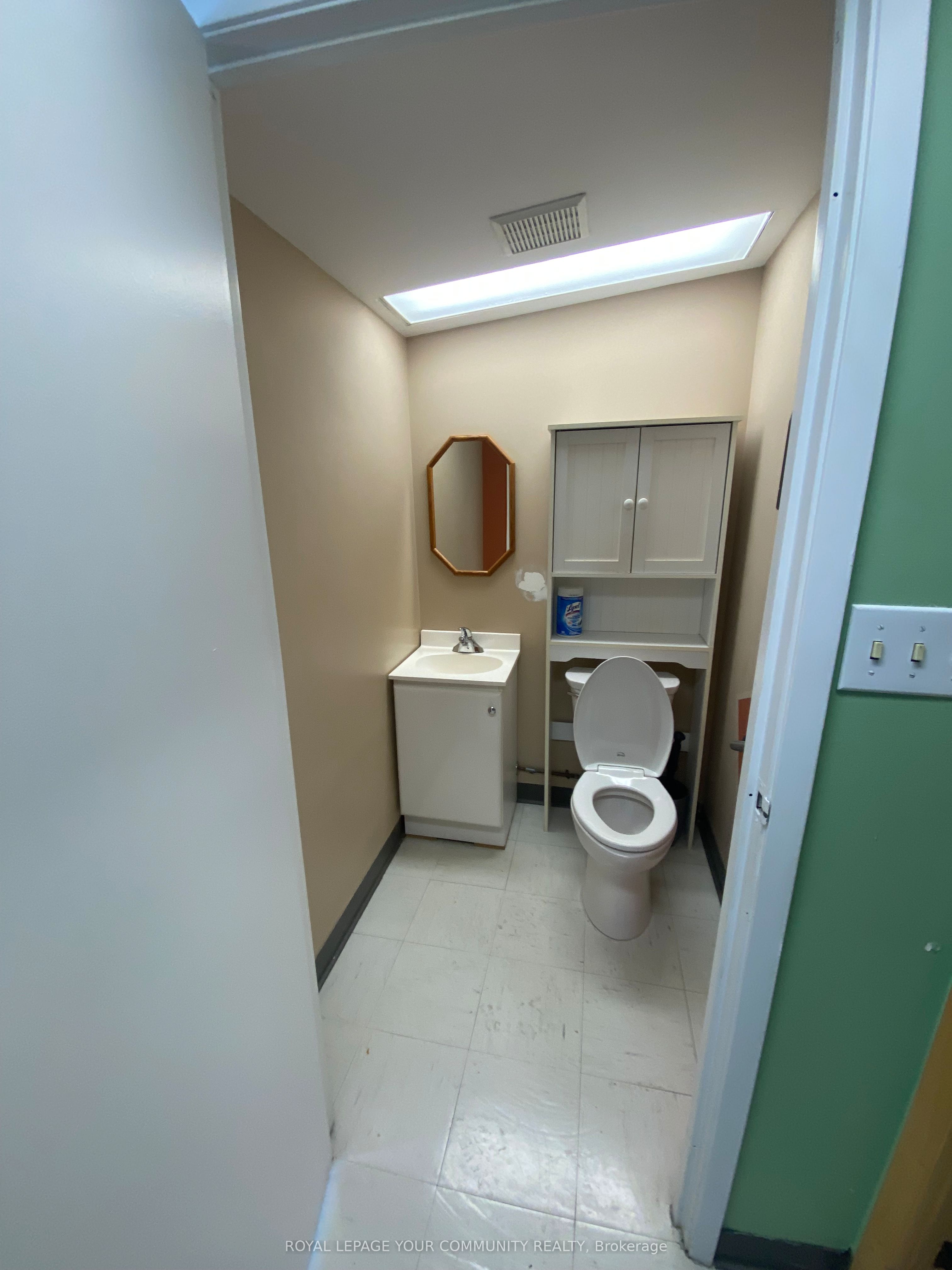 #unit 200 - 2560 Gerrard Street Property Photo 4