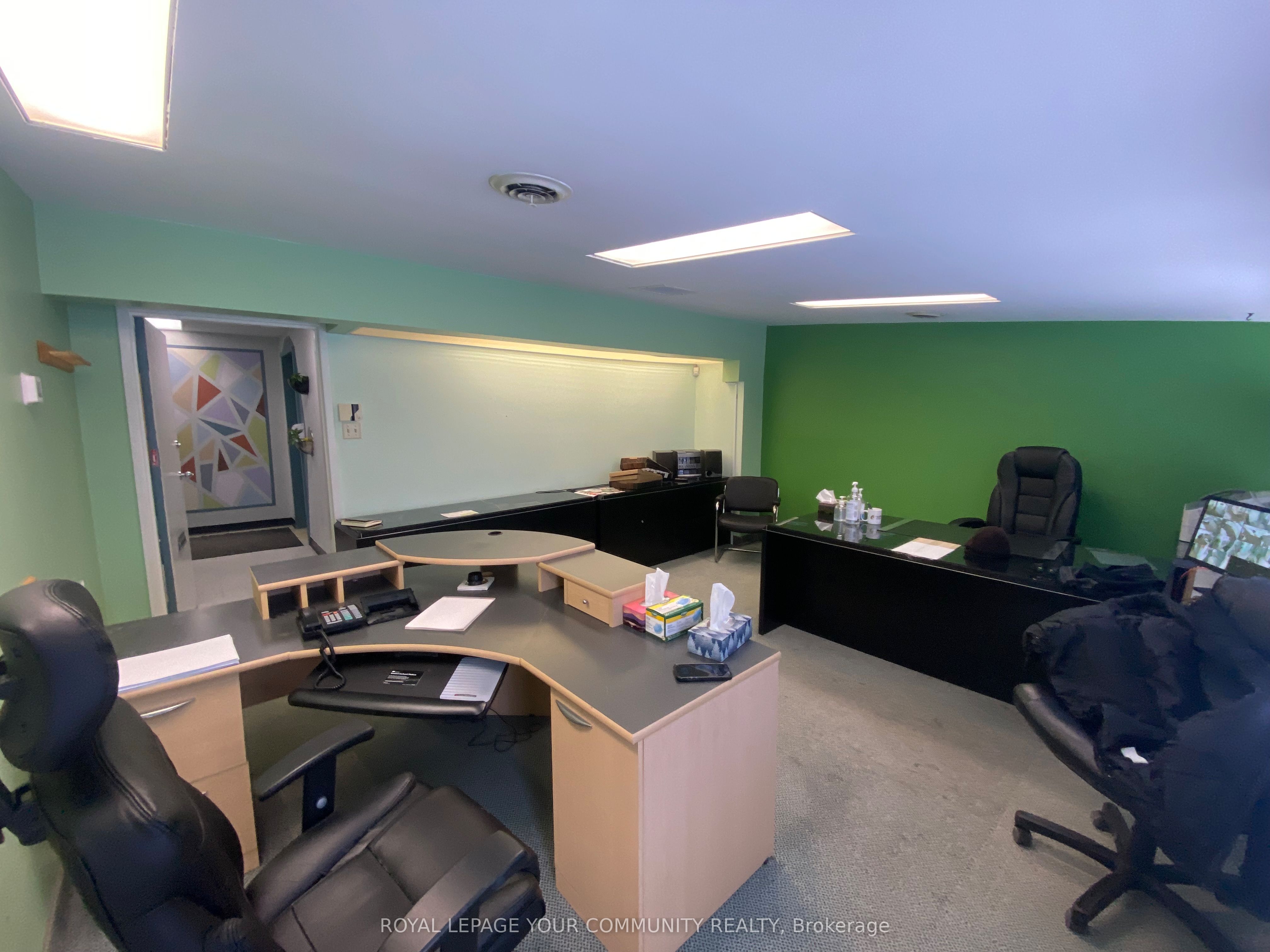 #unit 200 - 2560 Gerrard Street Property Photo 5