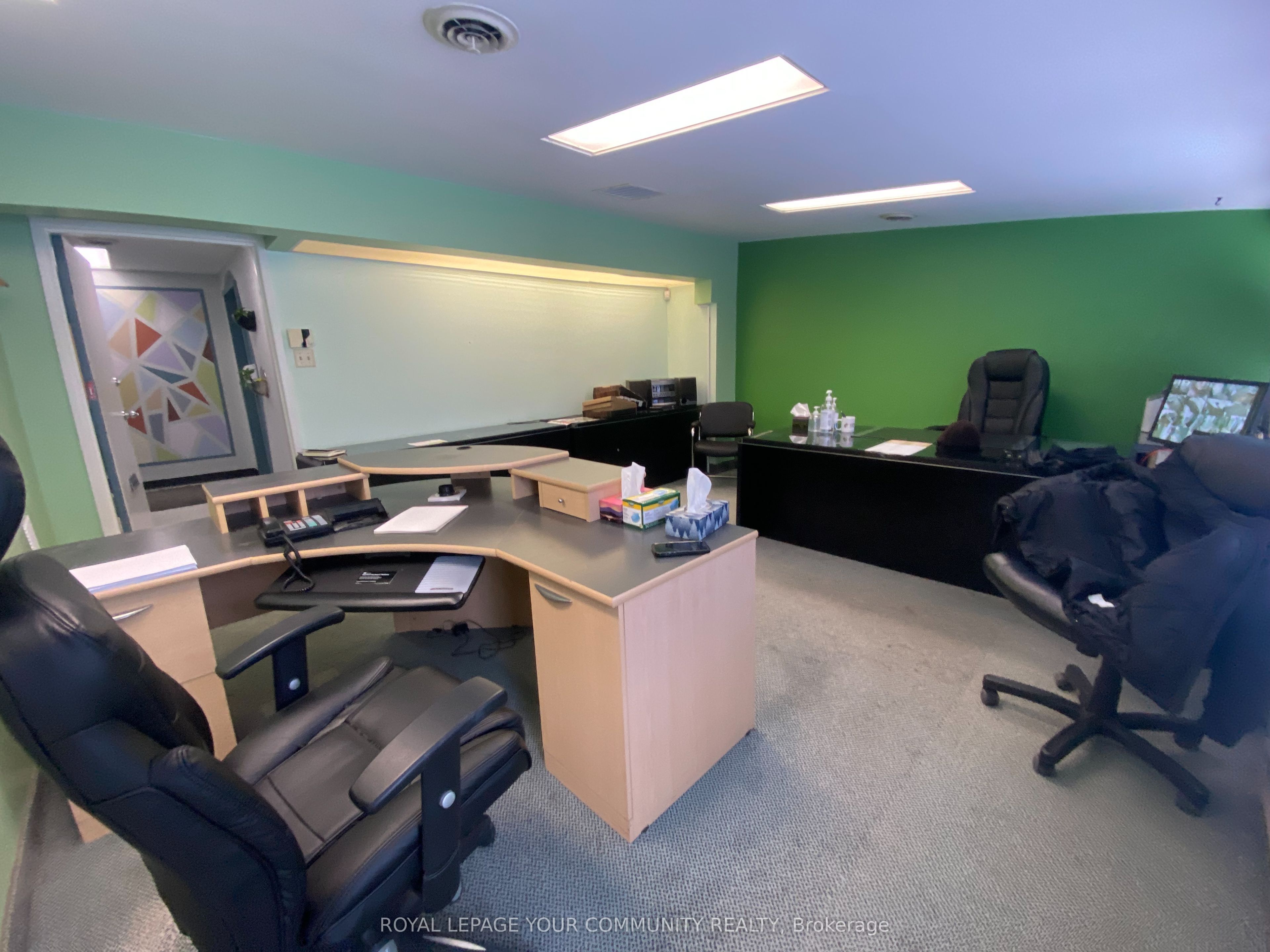 #unit 200 - 2560 Gerrard Street Property Photo 6