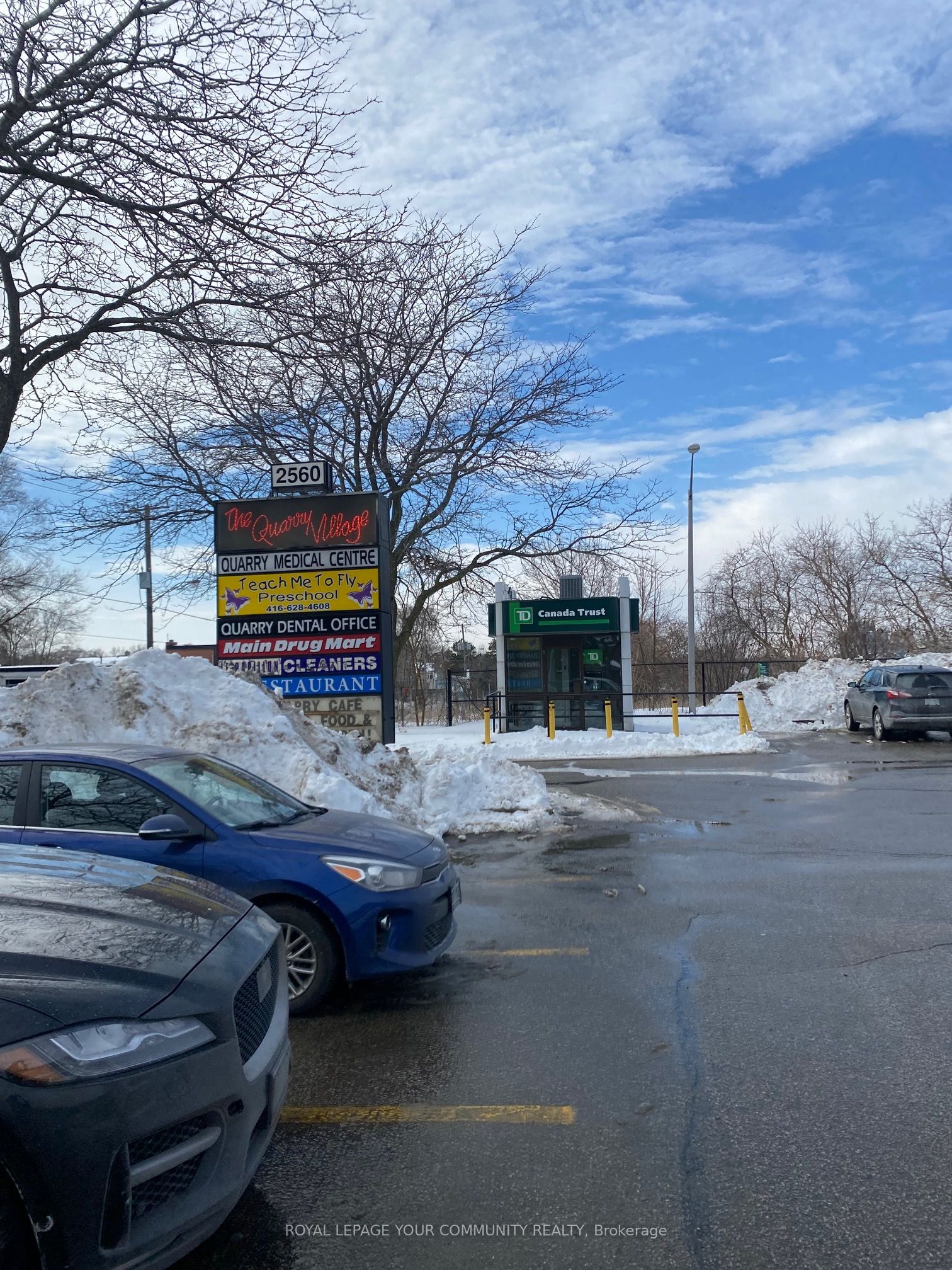 #unit 200 - 2560 Gerrard Street Property Photo 8