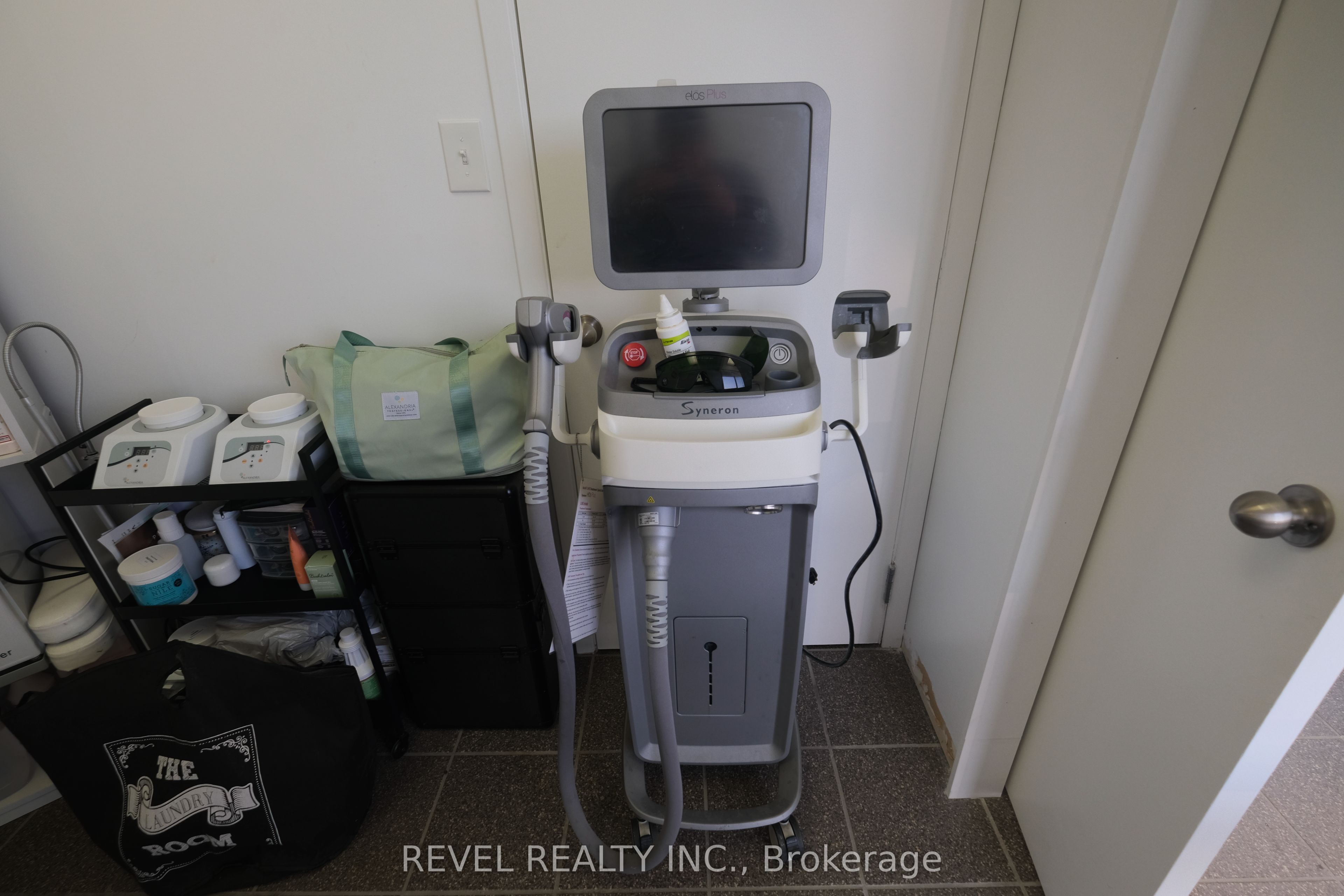 350 Wentworth Street Property Photo 20