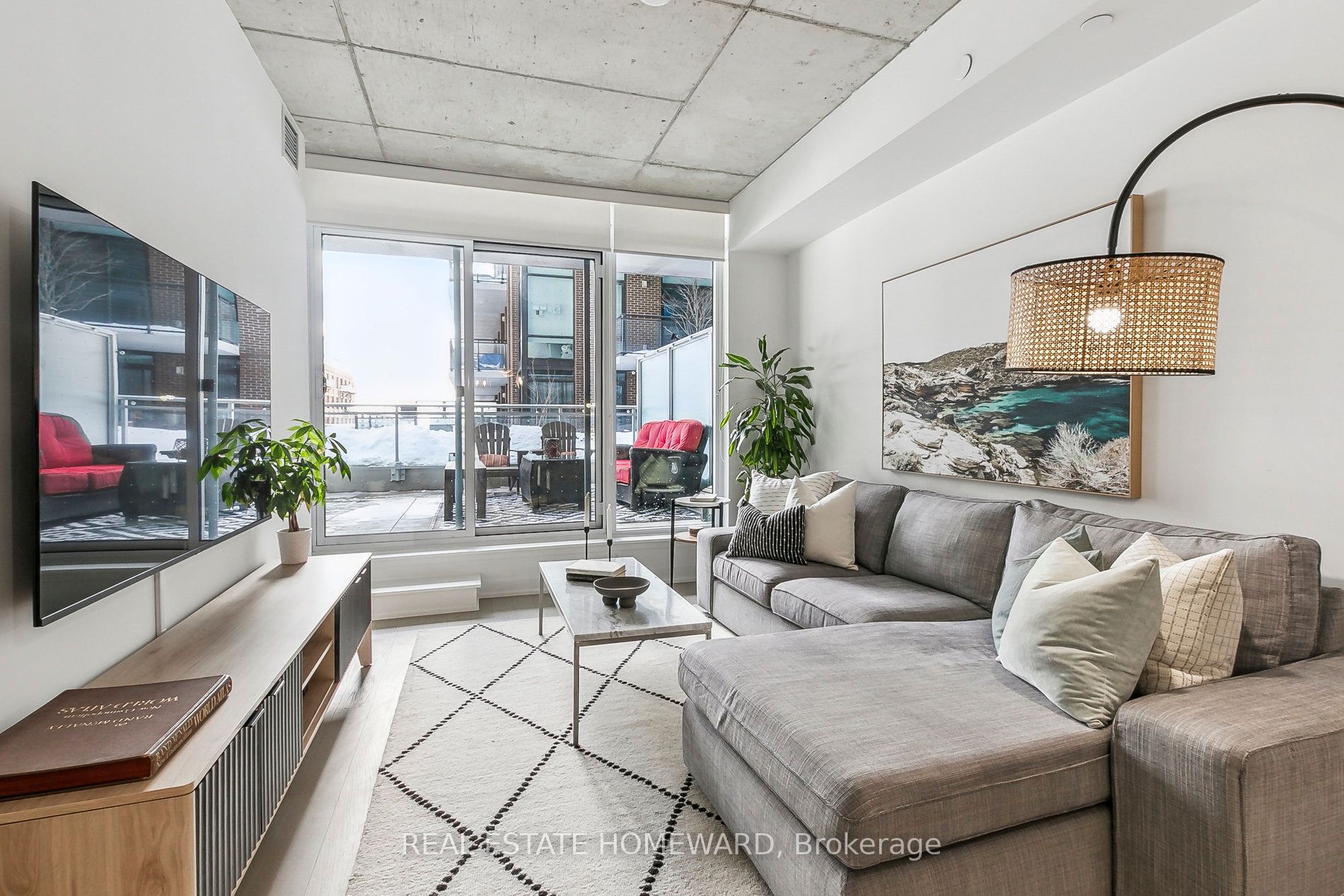#211 - 665 Queen Street Property Photo 1