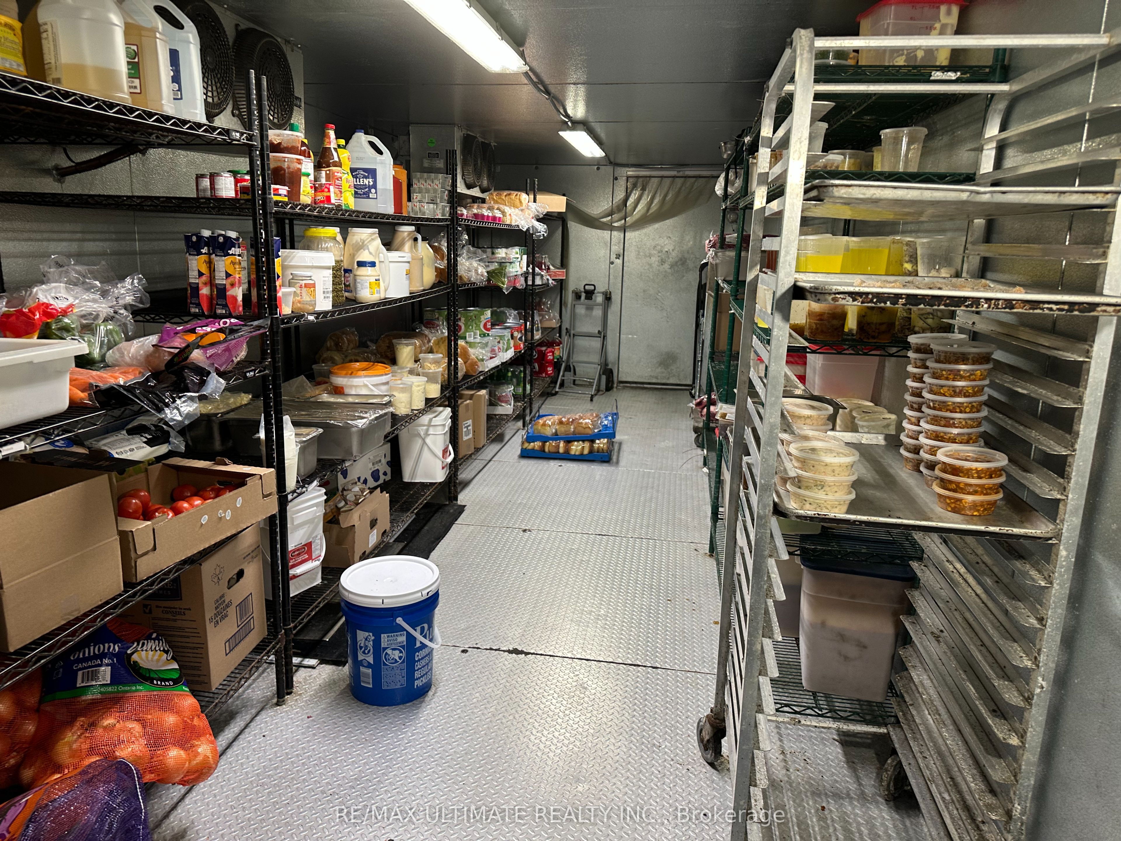 913 Queen Street Property Photo 3