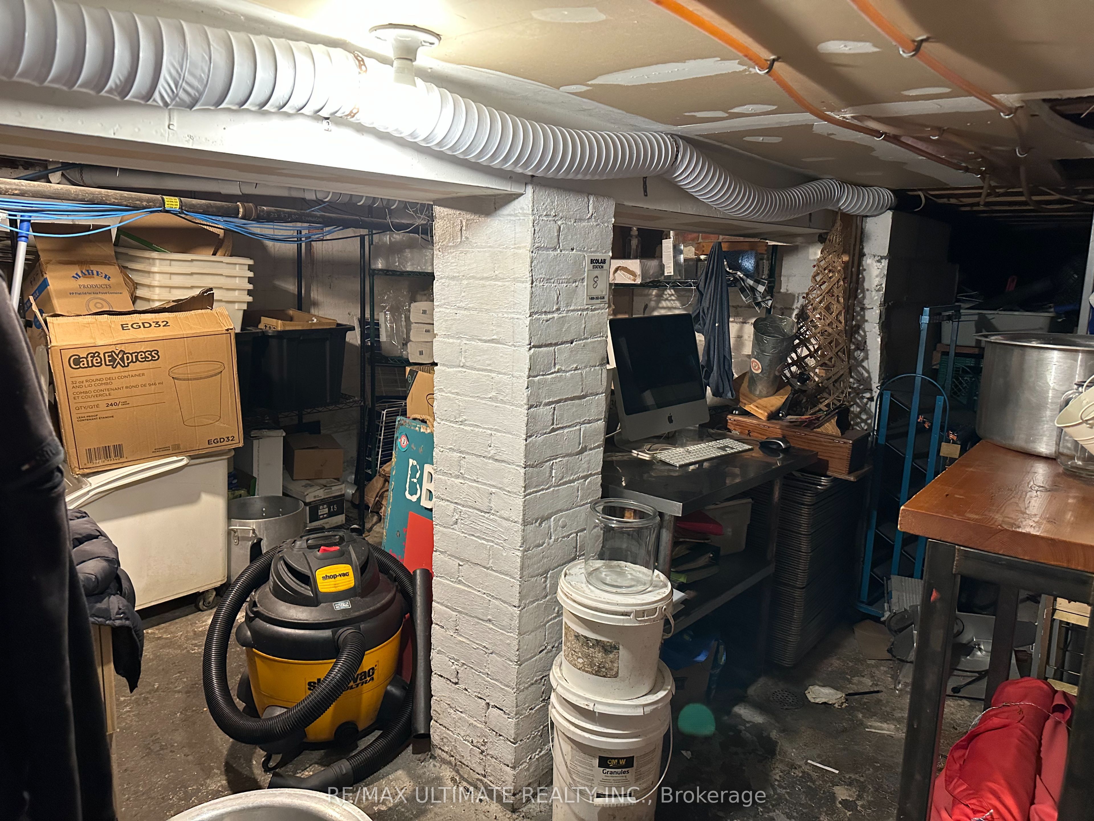 913 Queen Street Property Photo 11