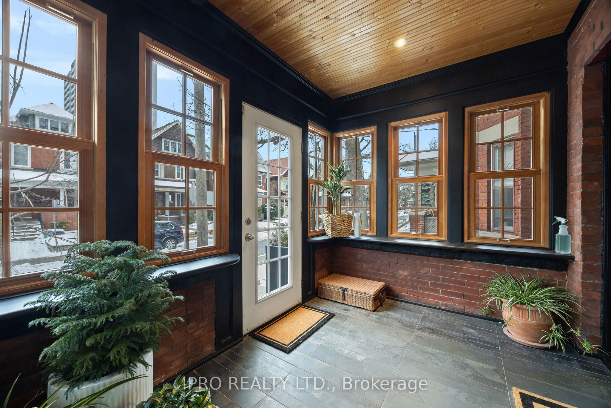20 Fairview Boulevard Property Photo 2